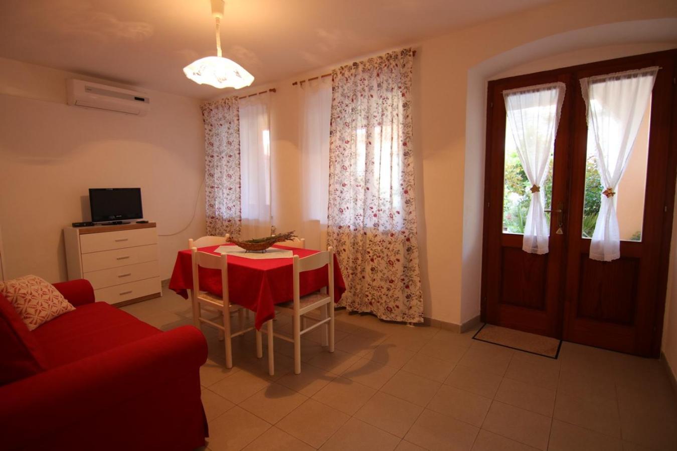 Apartment with Garden View