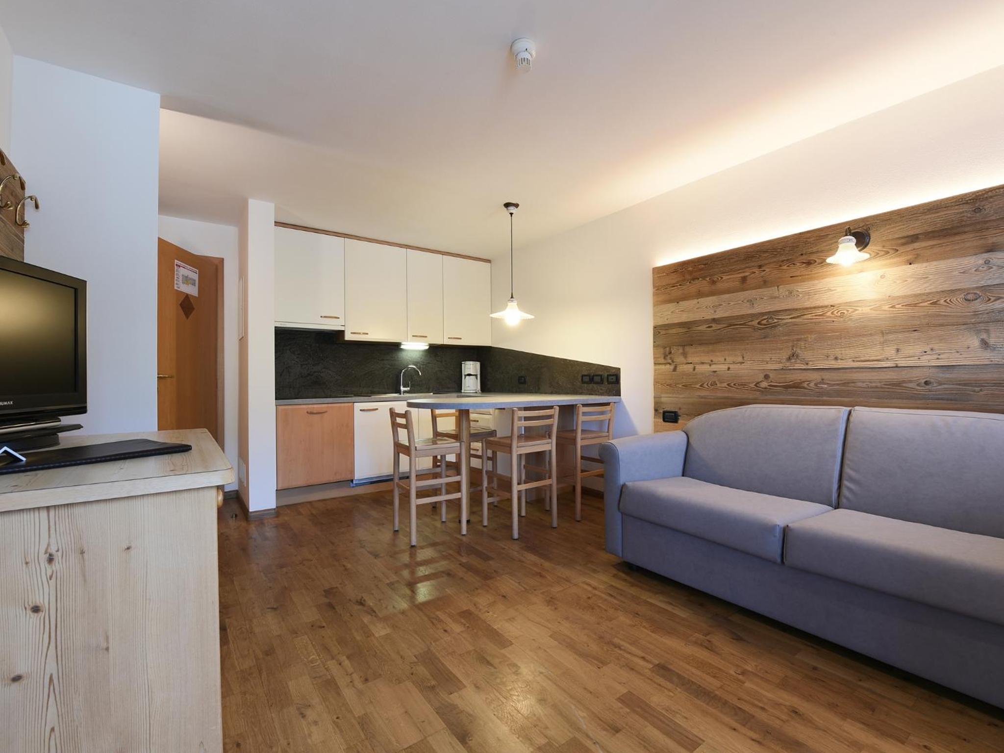 One-Bedroom Apartment with Balcony (2/4 Adults)