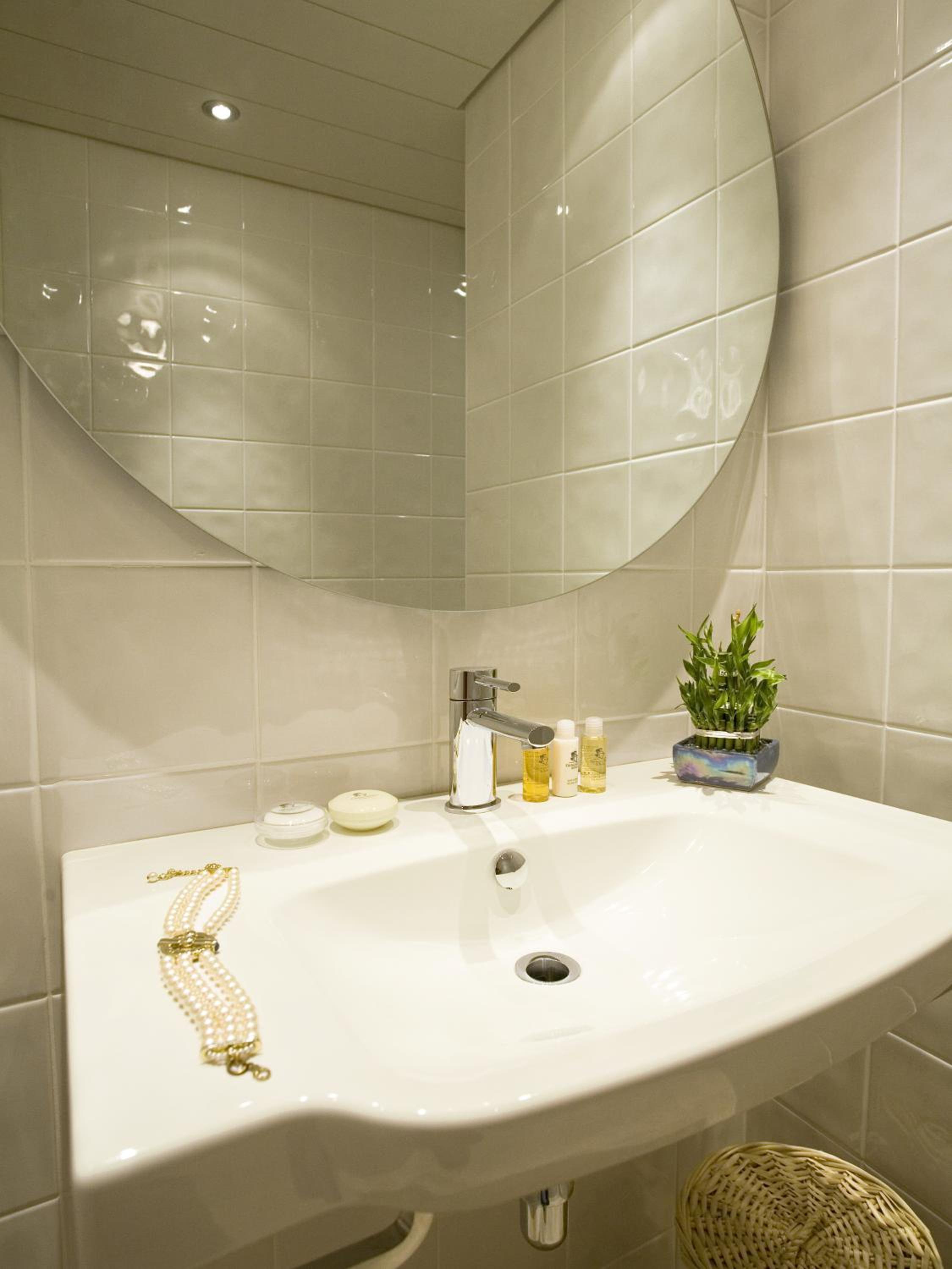 Suite with Lake View - Photo 10