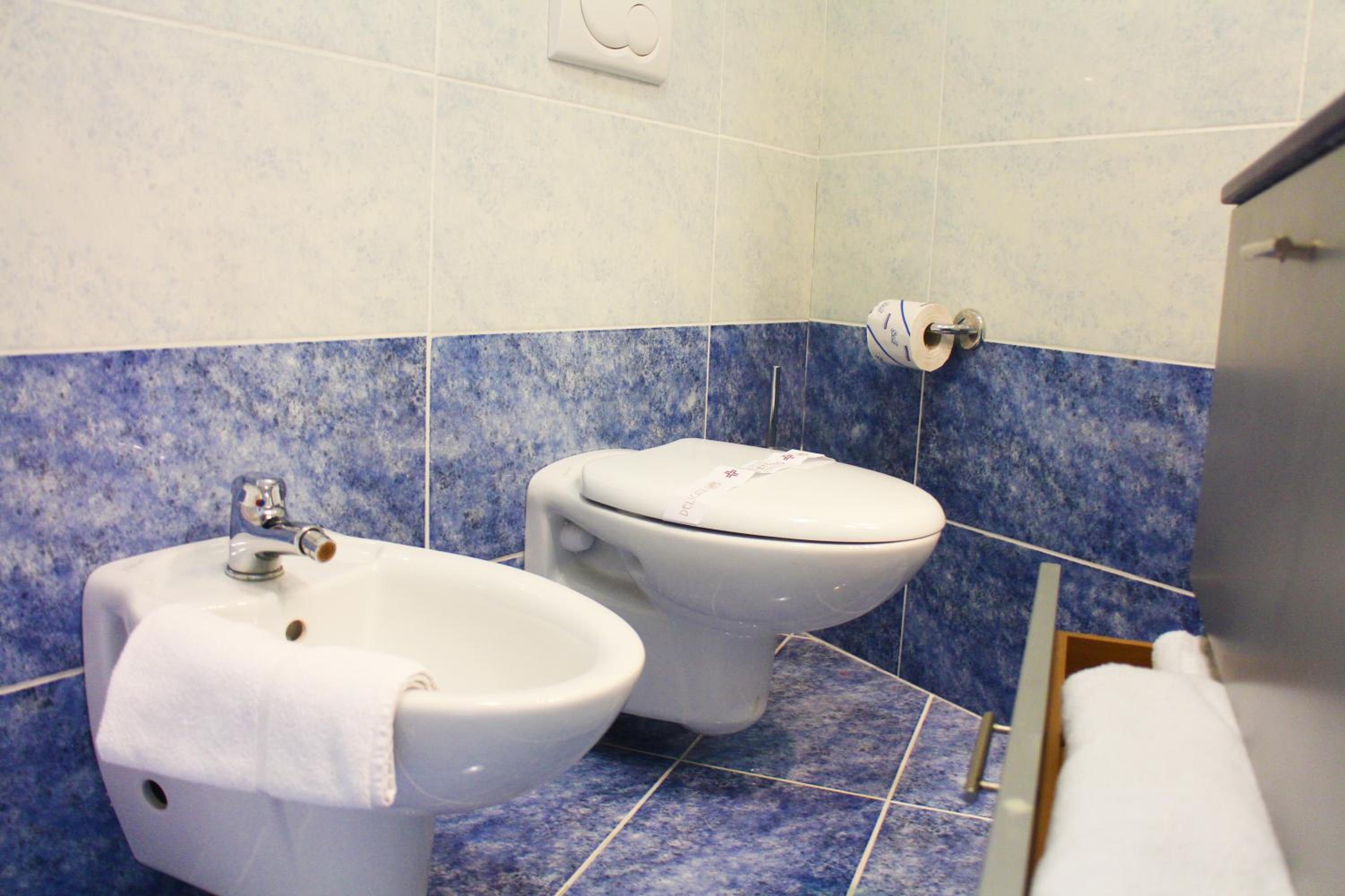 Double or Twin Room - Photo 4