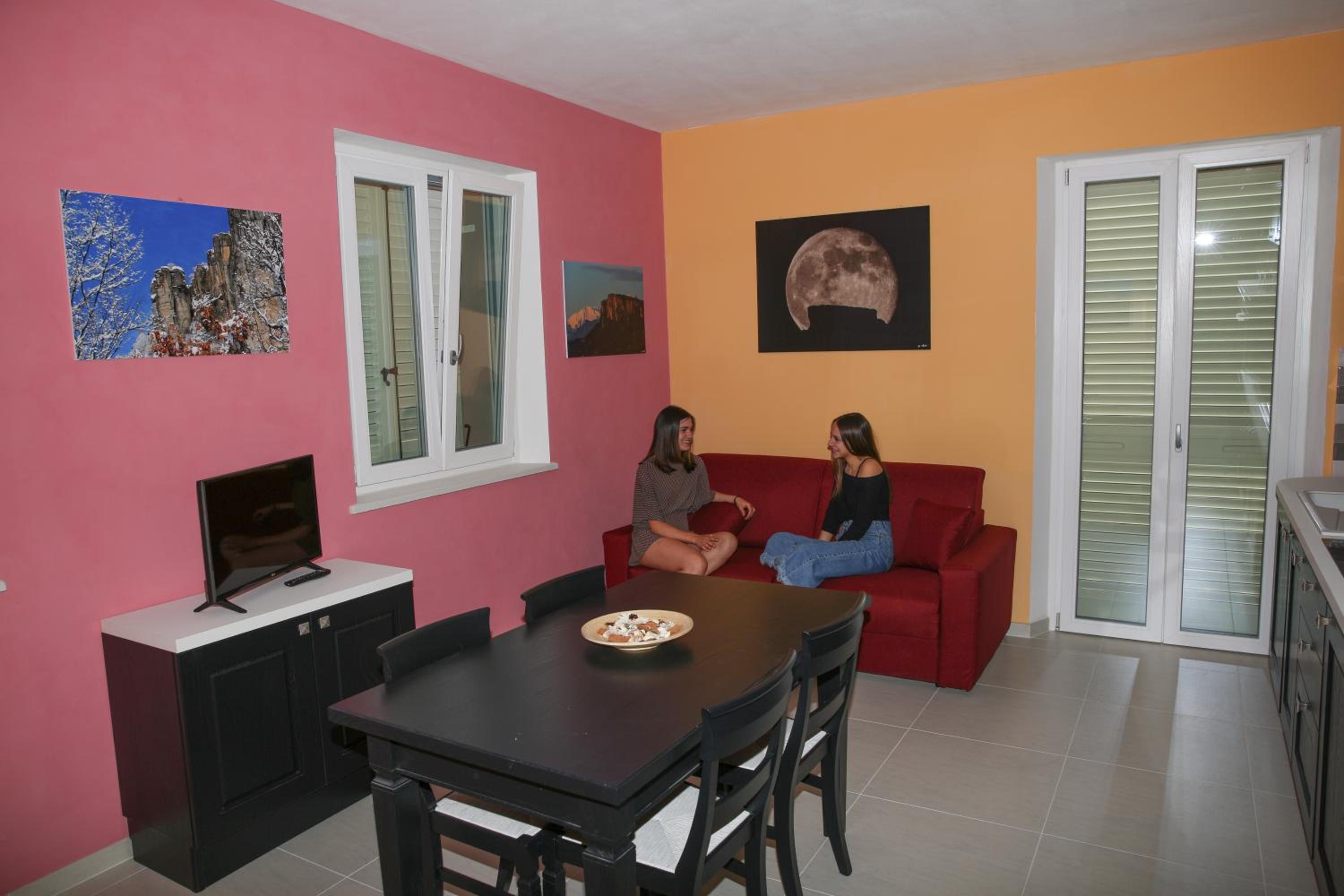 Apartment with Balcony - Photo 3