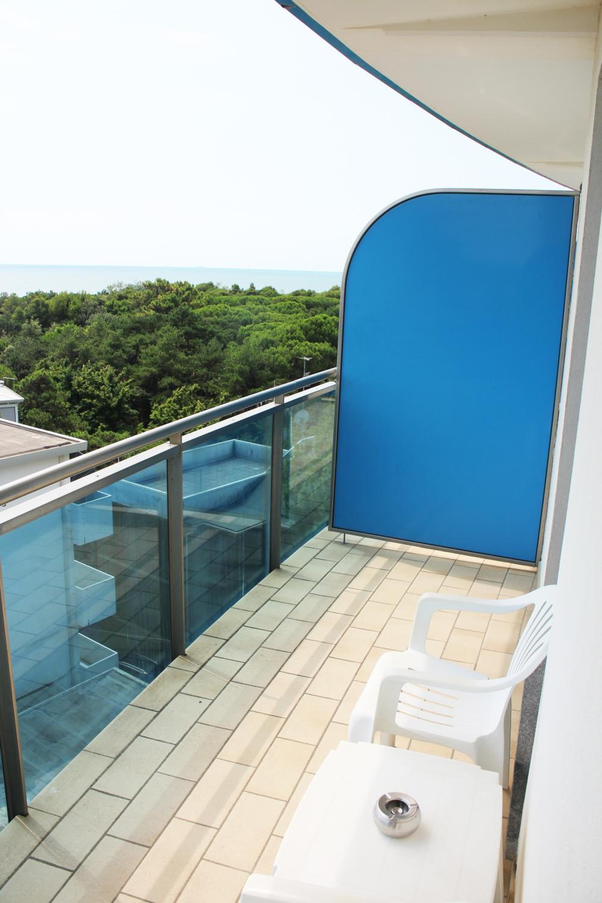 Double or Twin Room with Sea View - Photo 6