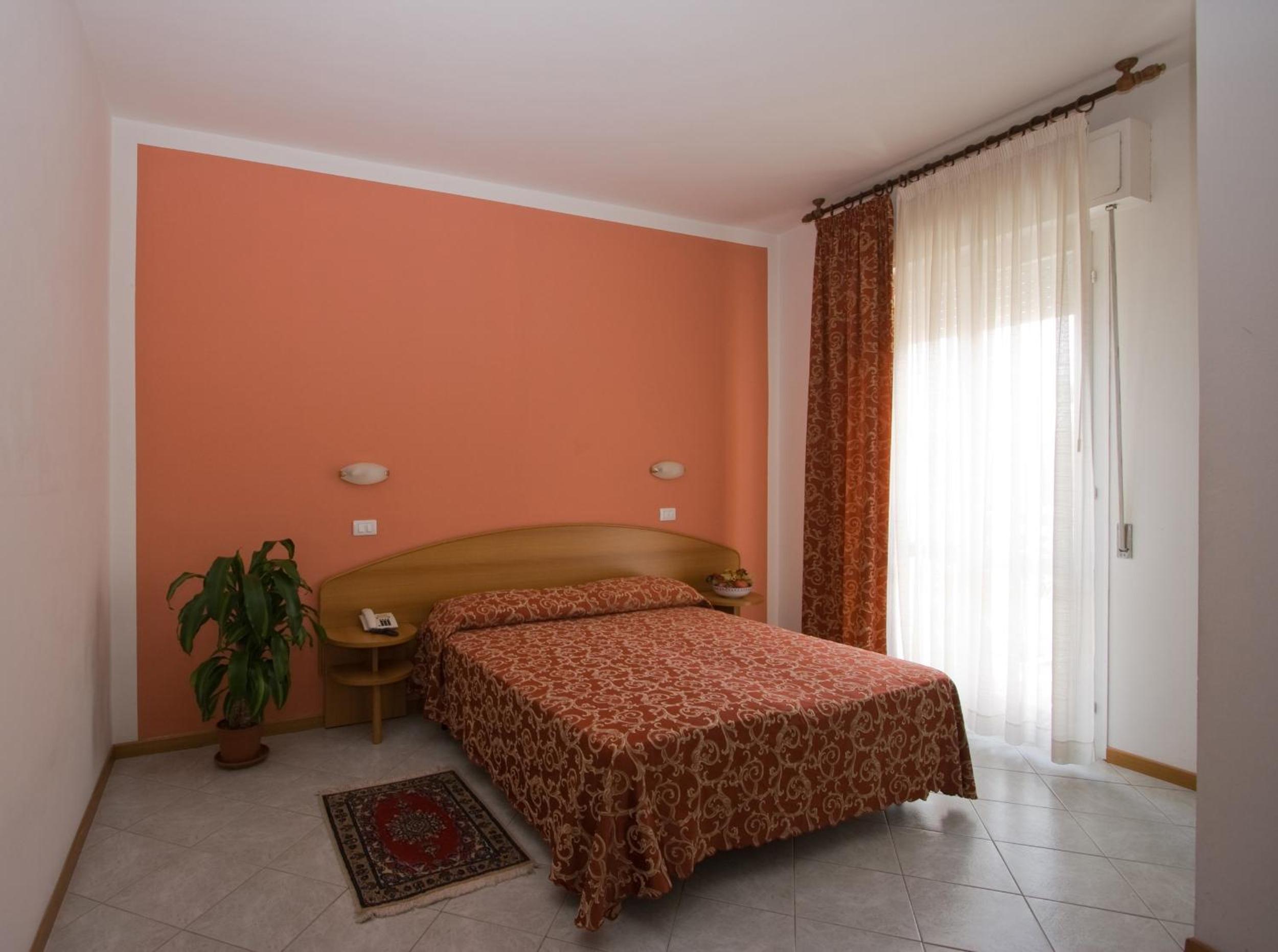 Double or Twin Room with Balcony - Photo 7