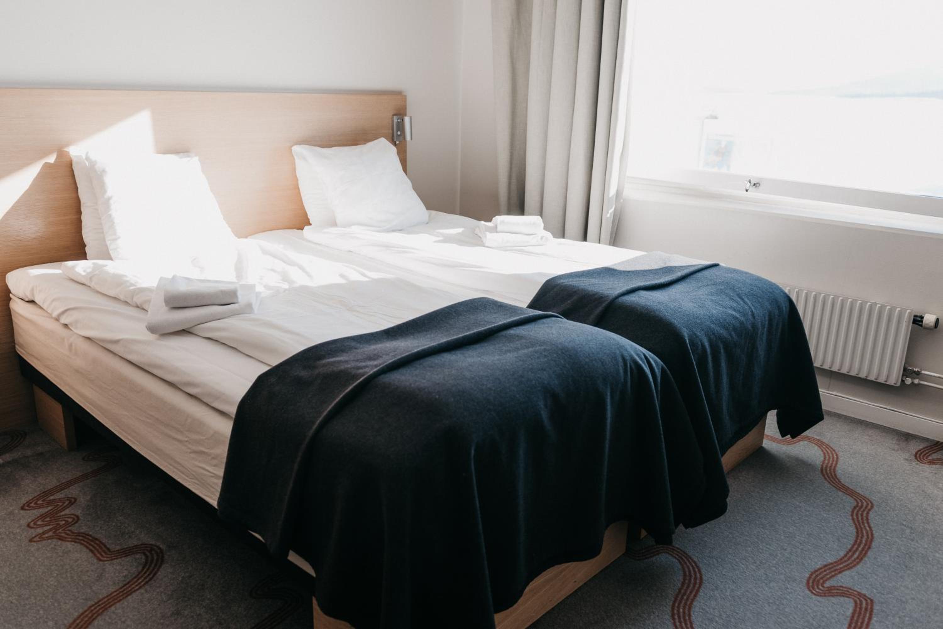 Superior Double or Twin Room with Lake View photo 3