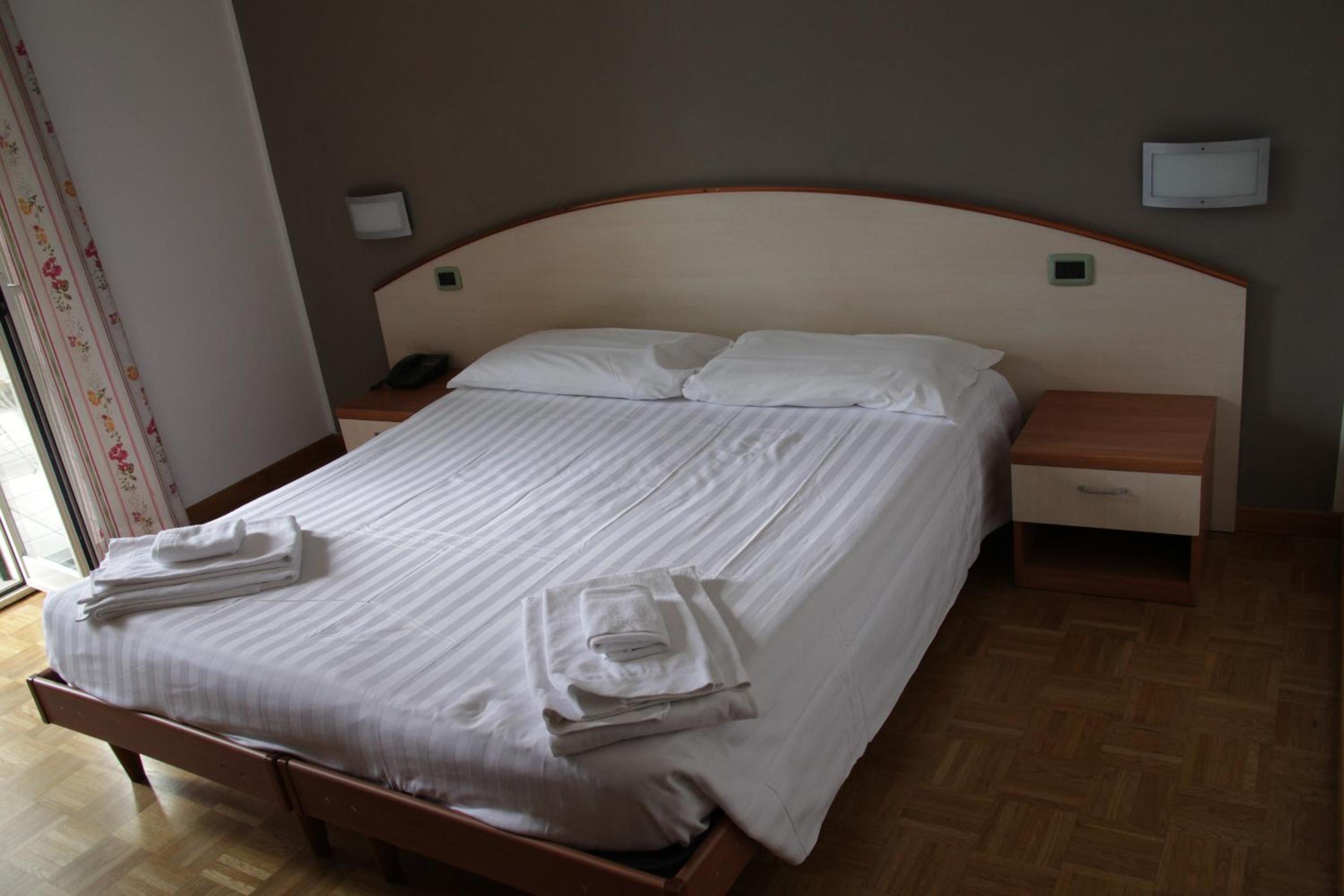 Double or Twin Room photo 2