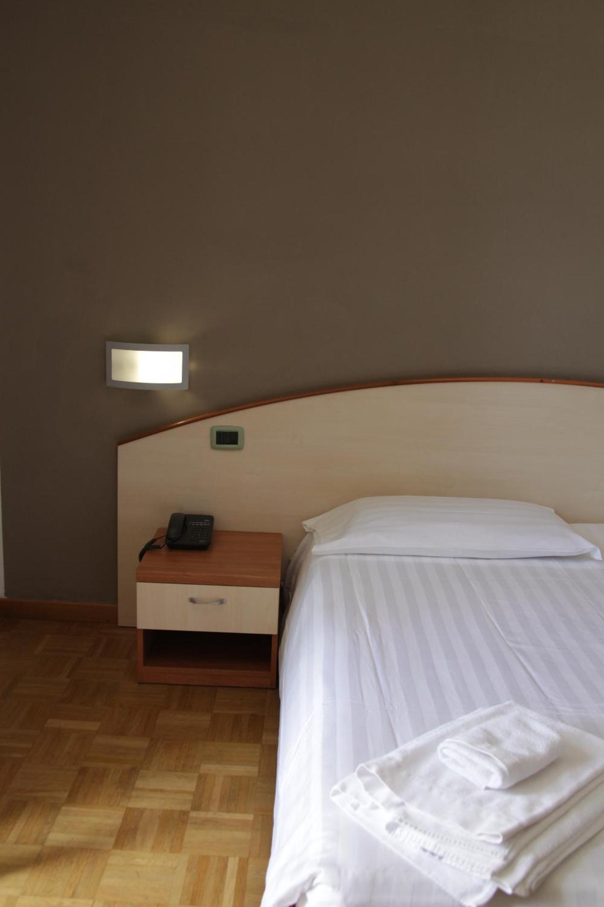 Single Room photo 1