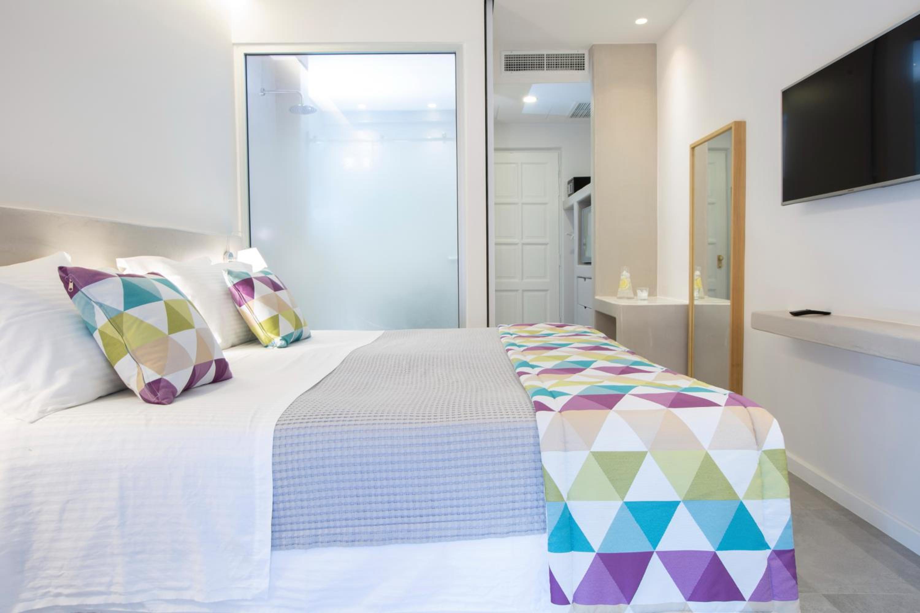 Deluxe King Room photo 1