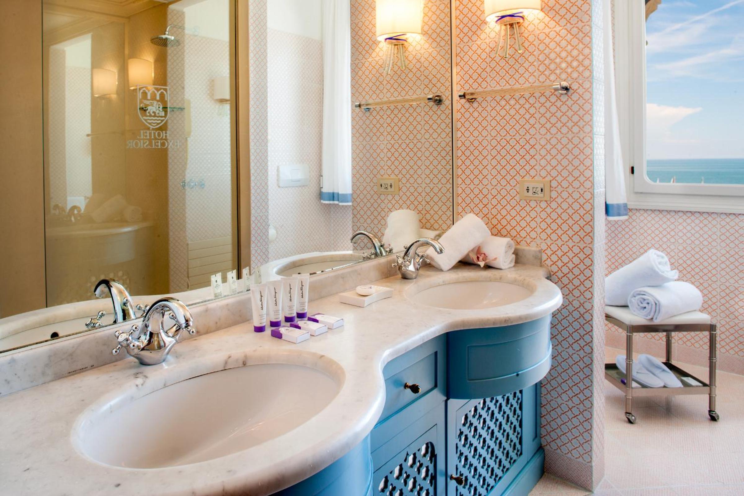 Deluxe Double or Twin Room with Sea View