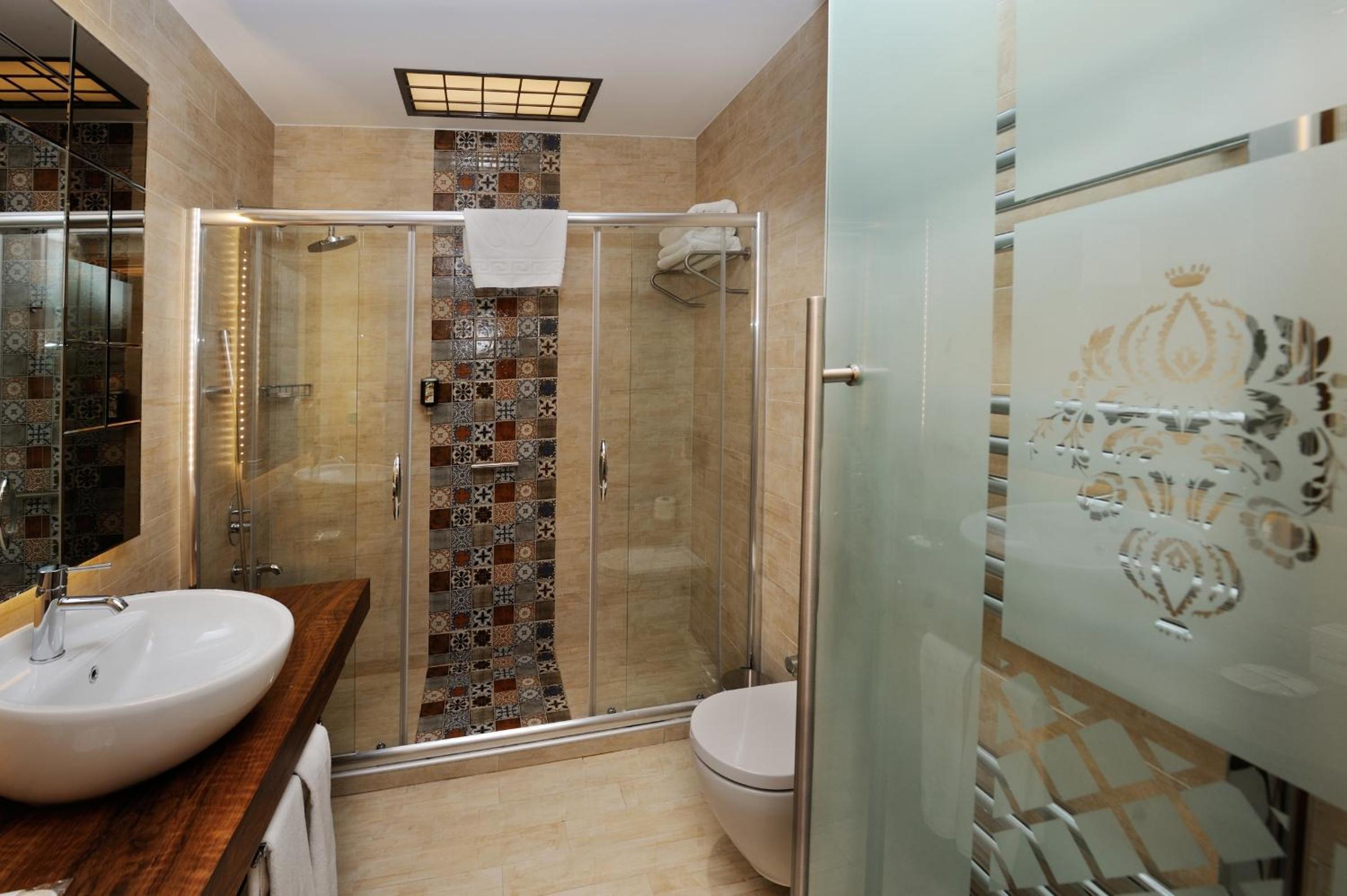 Deluxe Double Room thumbnail 6