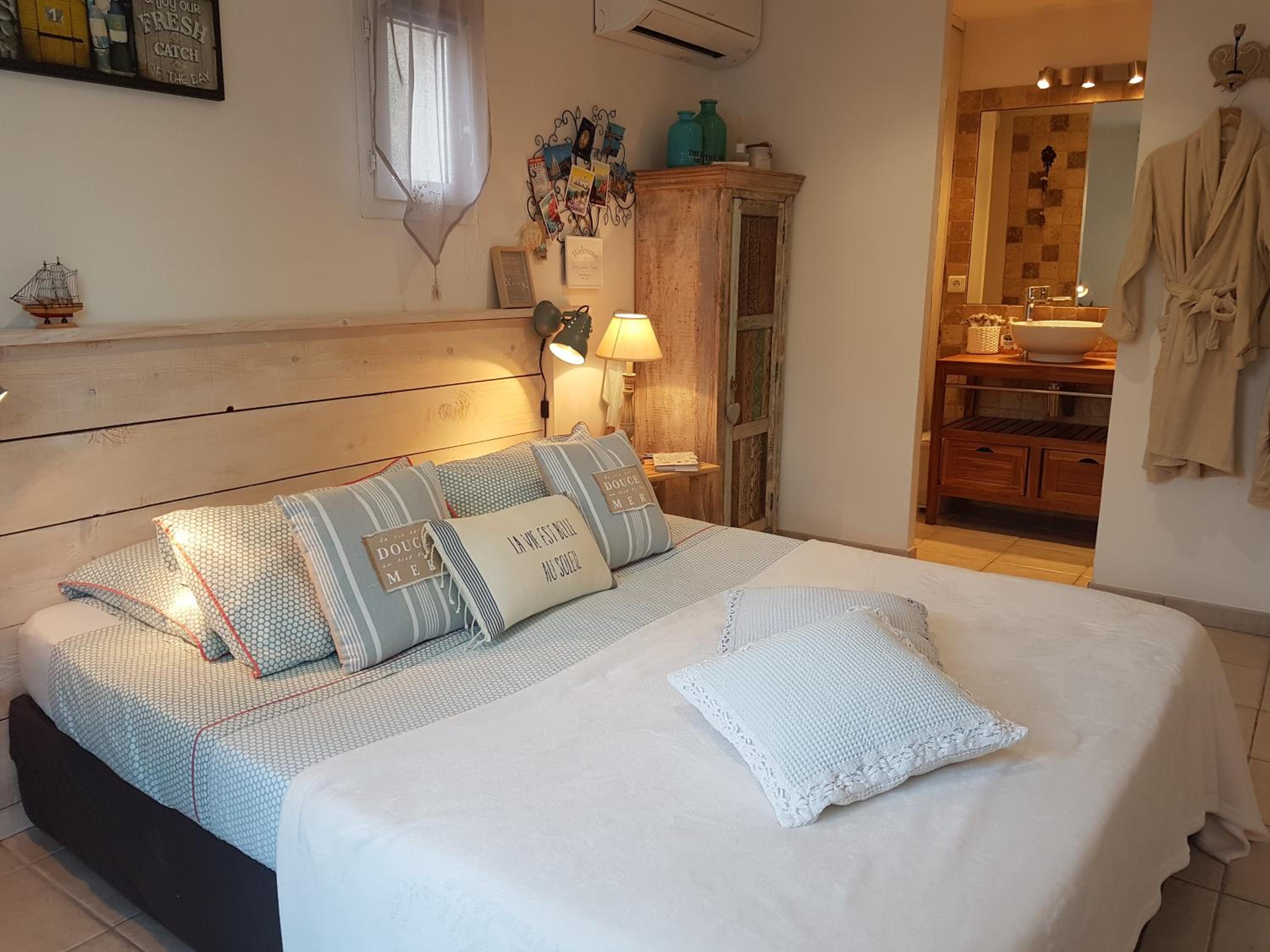 Double Room with Private External Bathroom photo 2