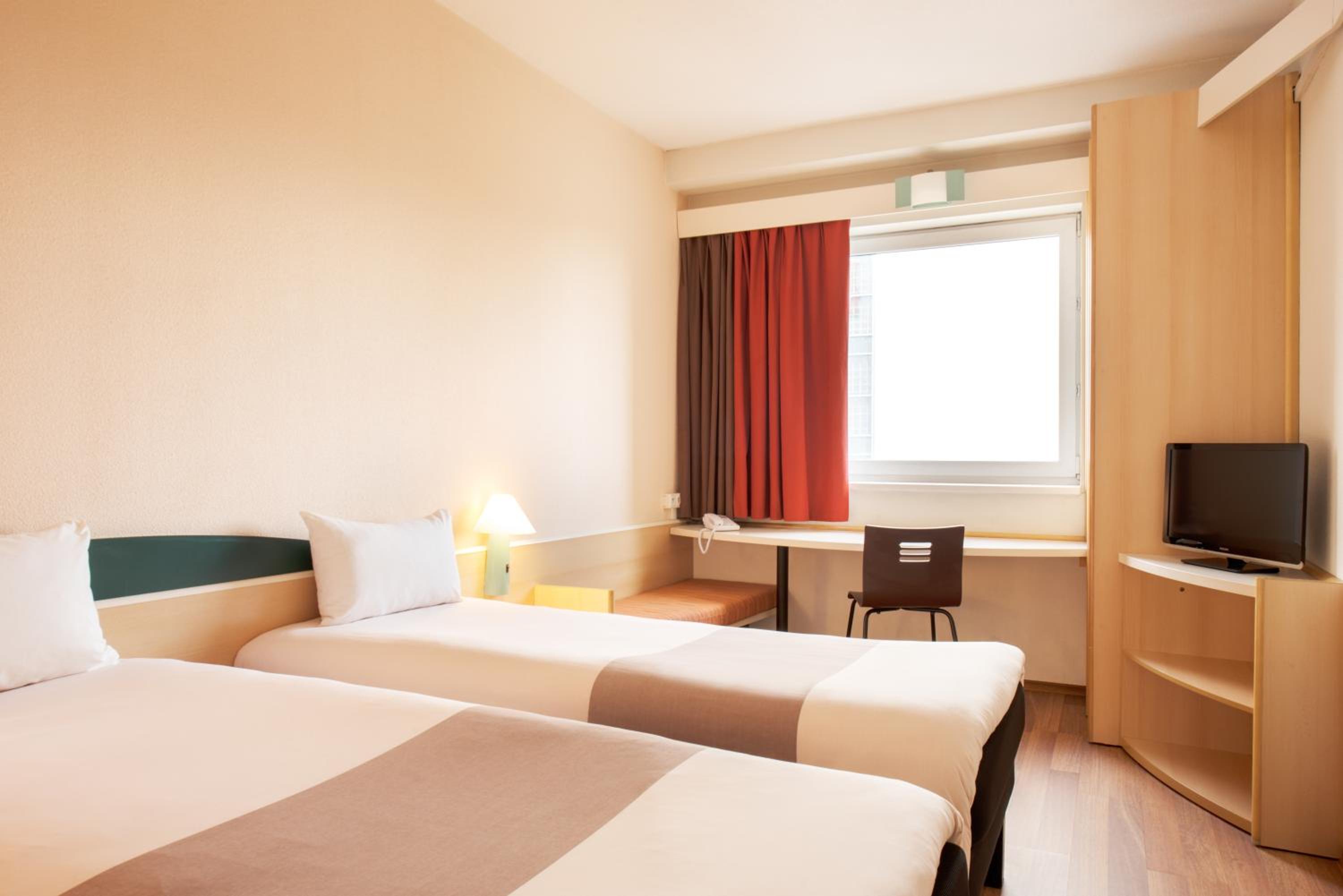 Twin Room - Photo 2