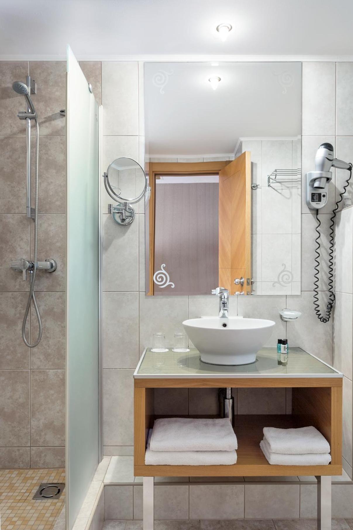 Standard Double Room - Photo 5