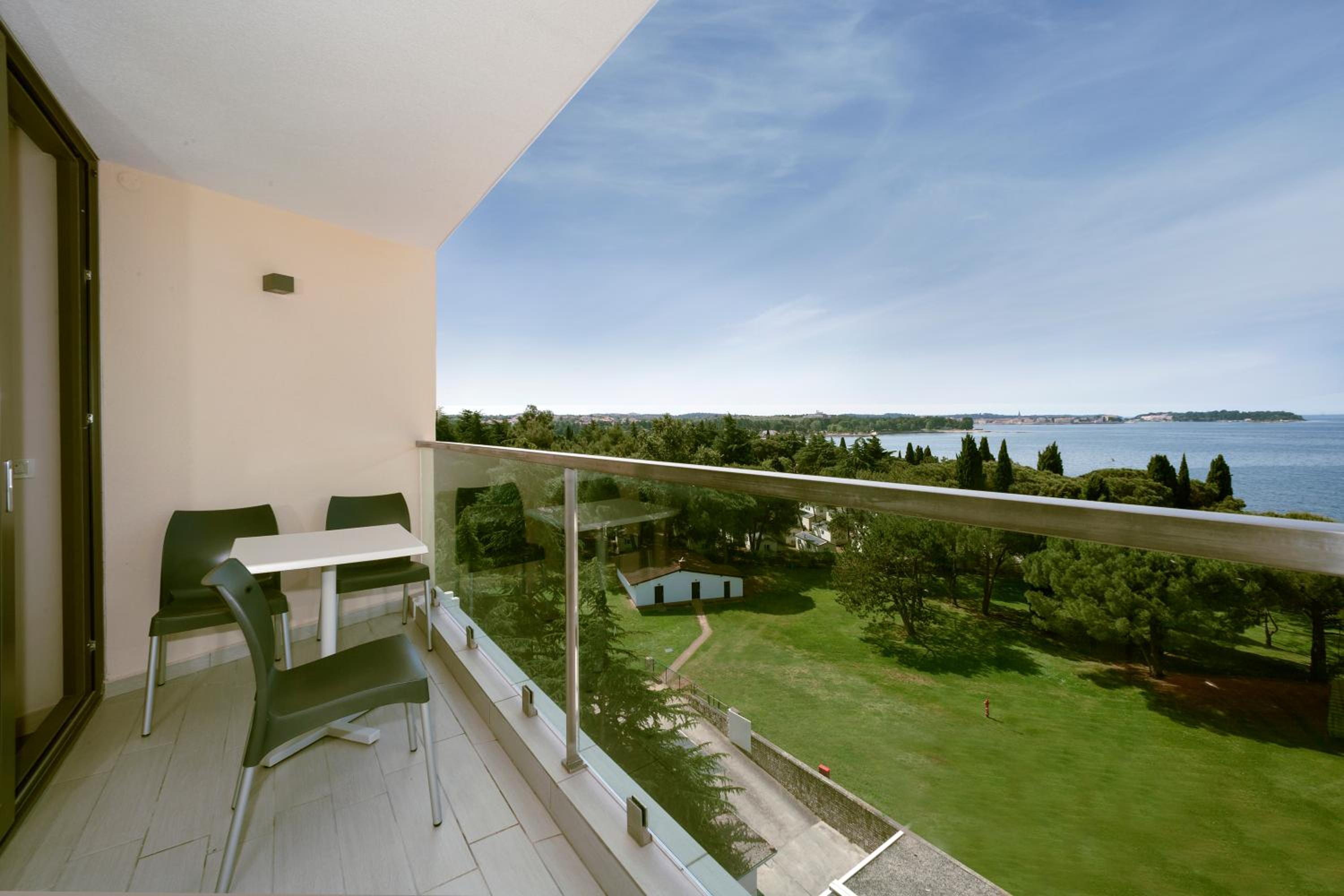 Superior Room with Balcony and Sea View - extra bed photo 3