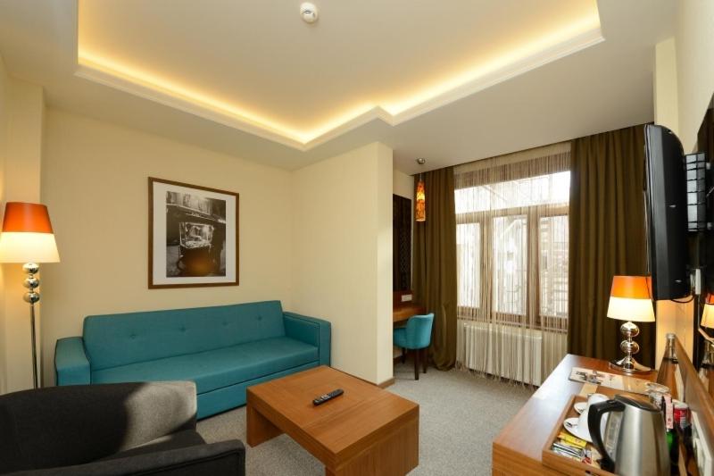 Corner Suite