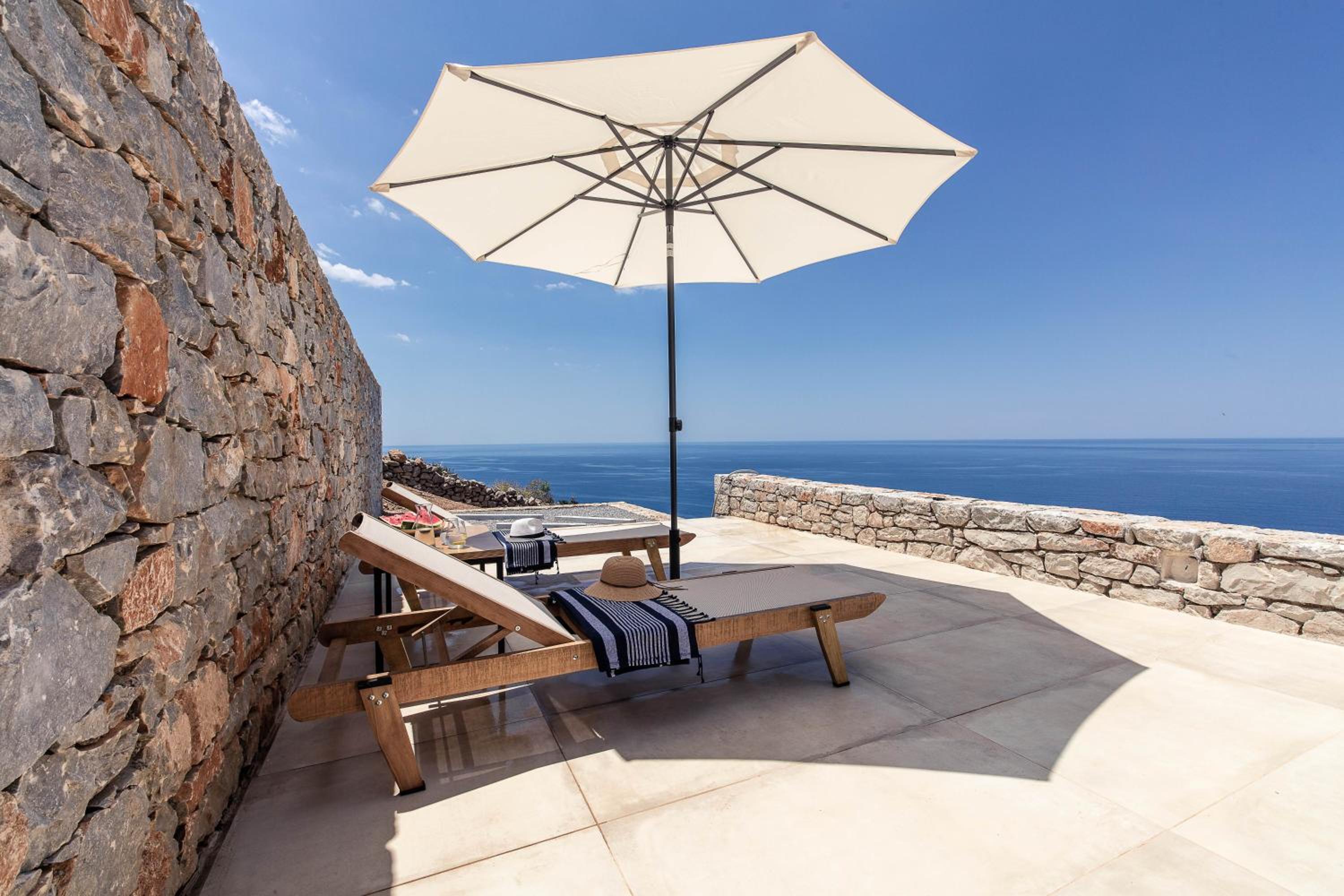 Superior Suite - Photo 17