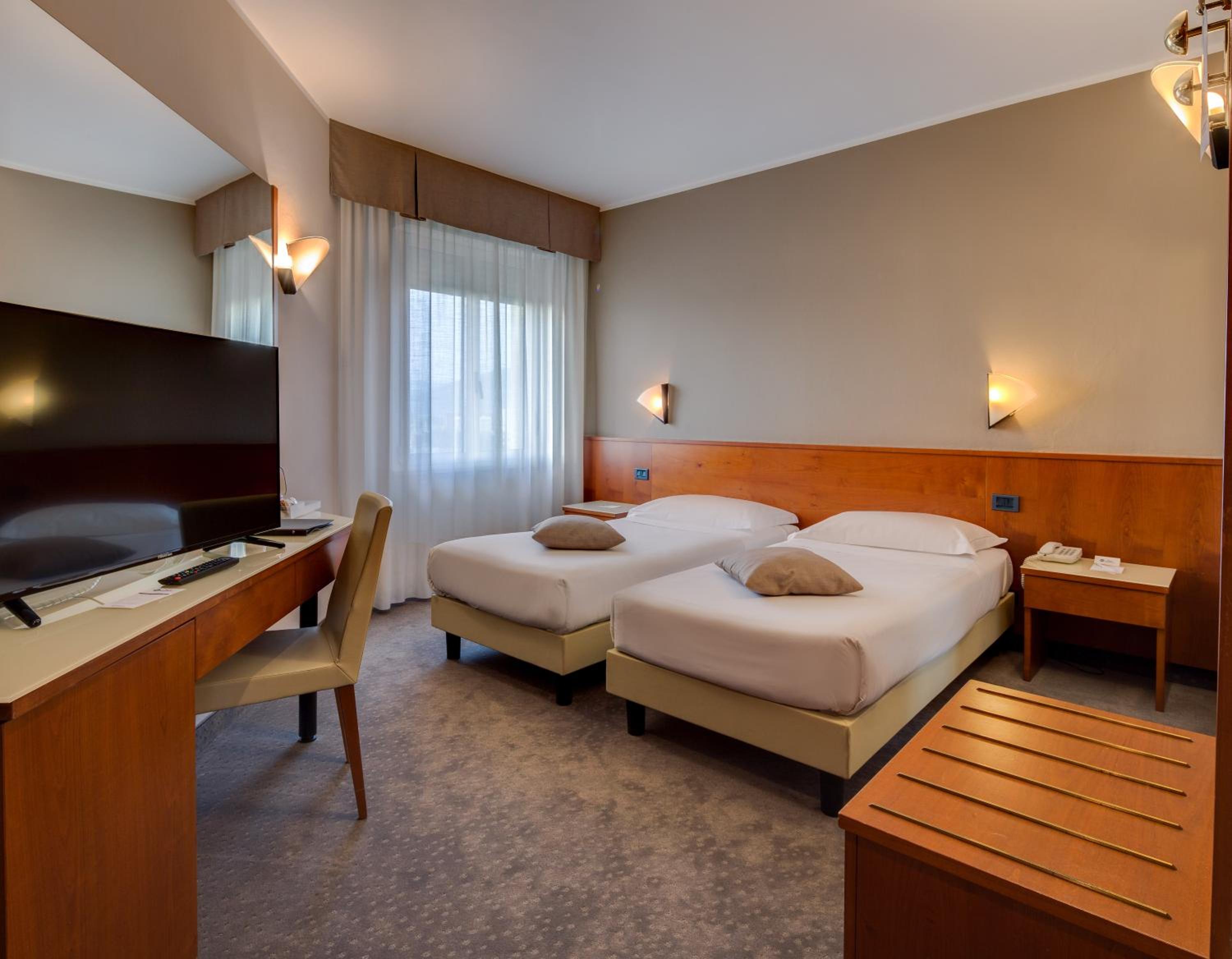 Classic Twin Room - Photo 12