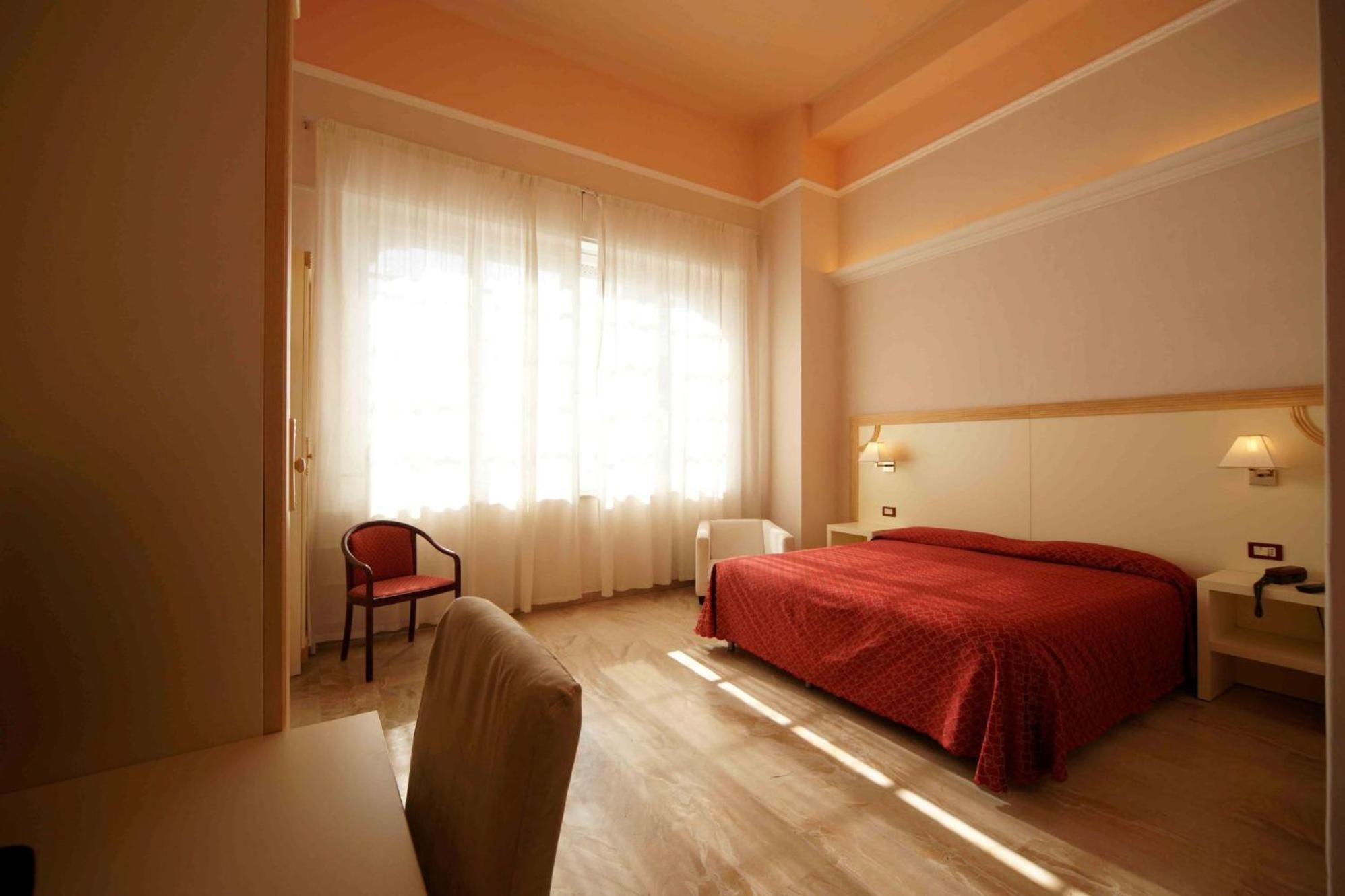 Quadruple Room with Sea View - Photo 3