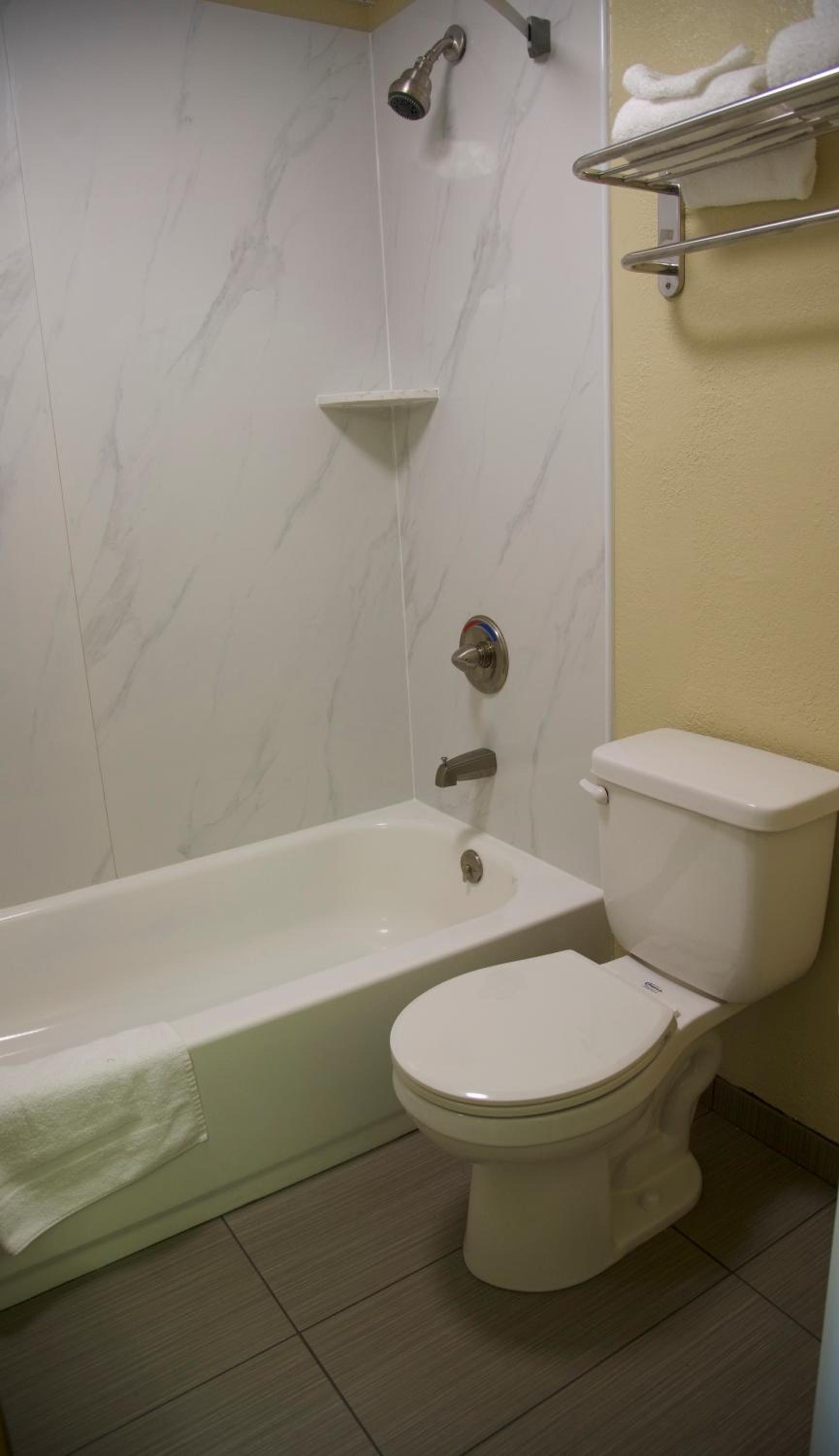 King Room - Non-Smoking - Photo 3