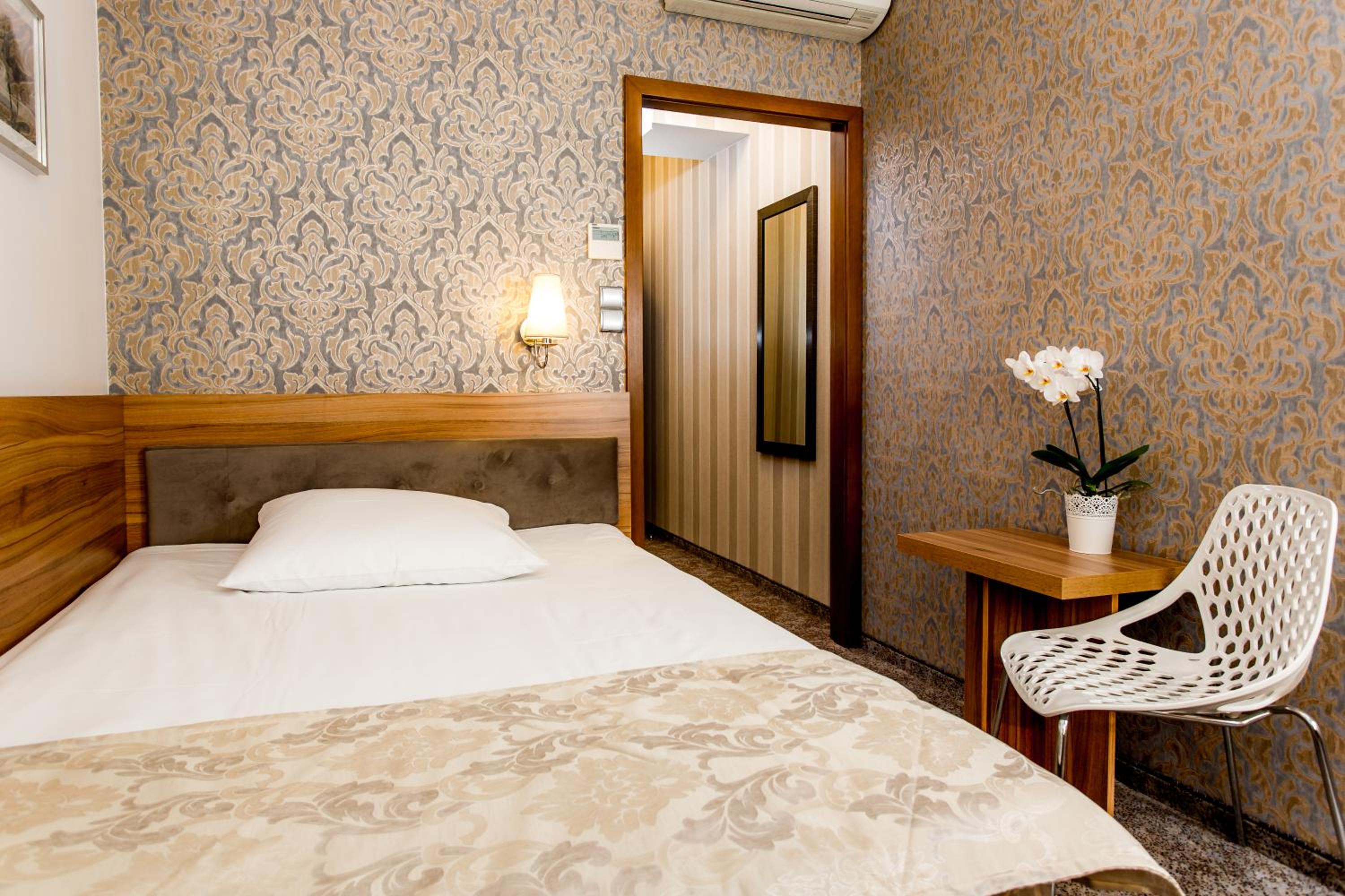 Mini Standard Room