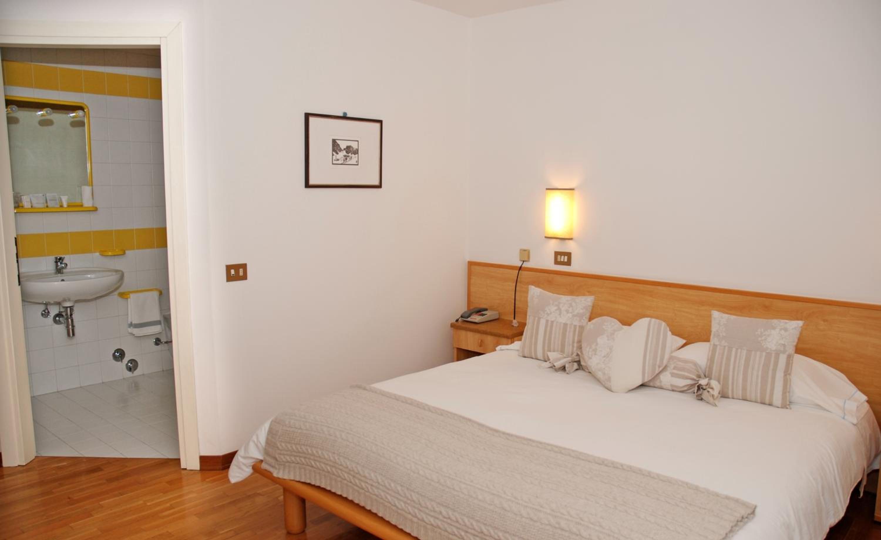 Double or Twin Room photo 2