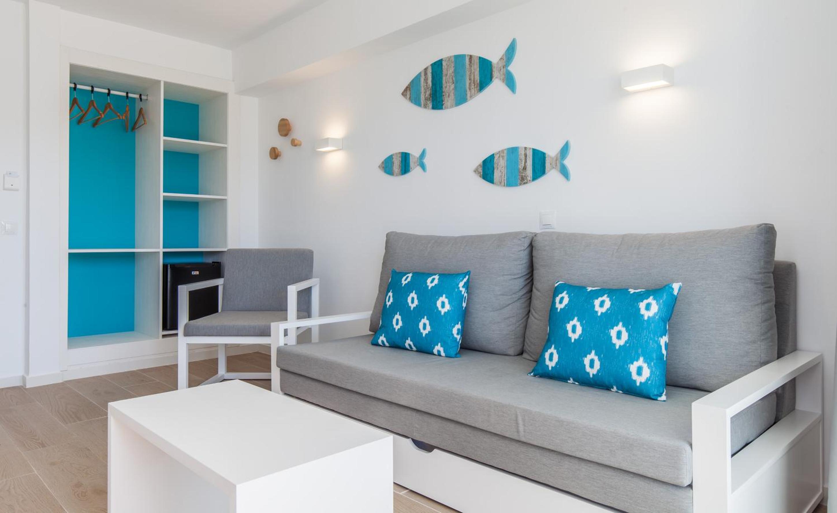 Junior Suite (3 Adults + 1 Child) - Photo 4