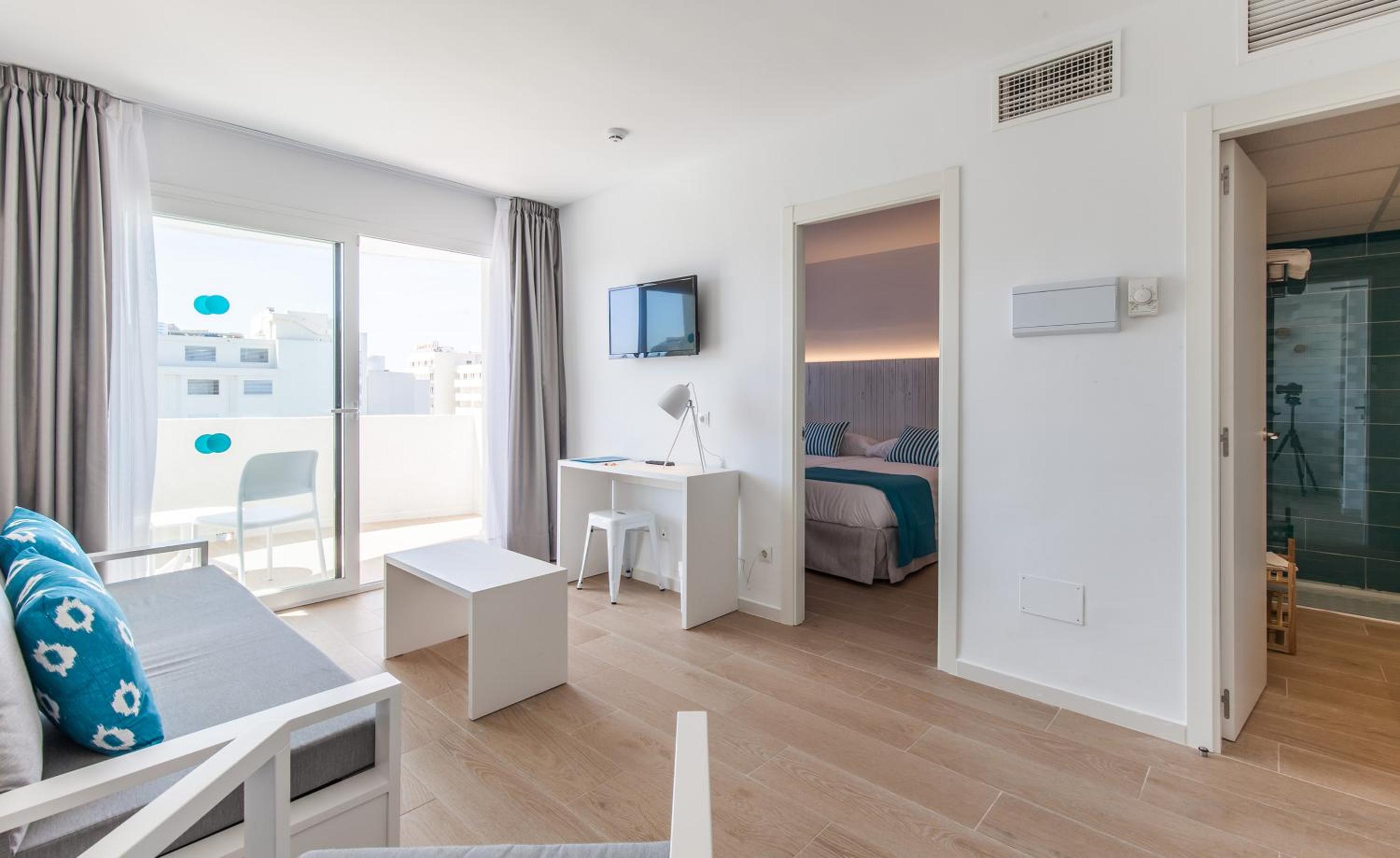 Junior Suite (3 Adults + 1 Child) - Photo 5
