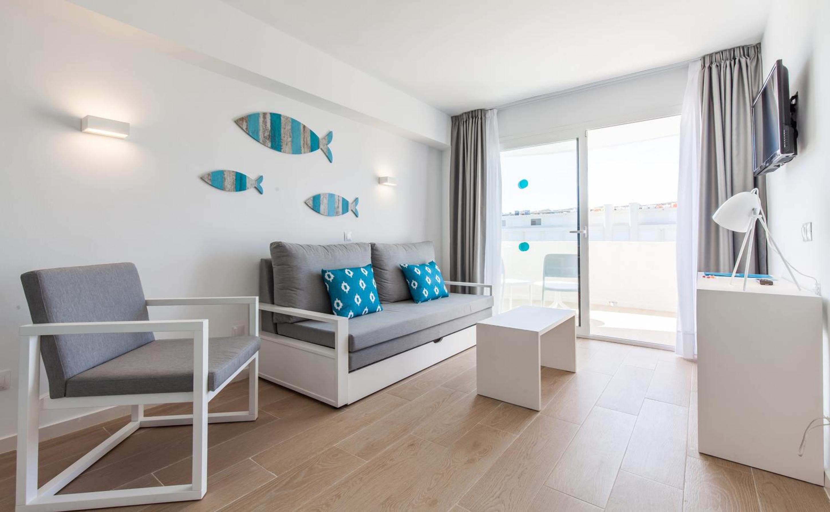 Junior Suite (3 Adults + 1 Child) - Photo 6