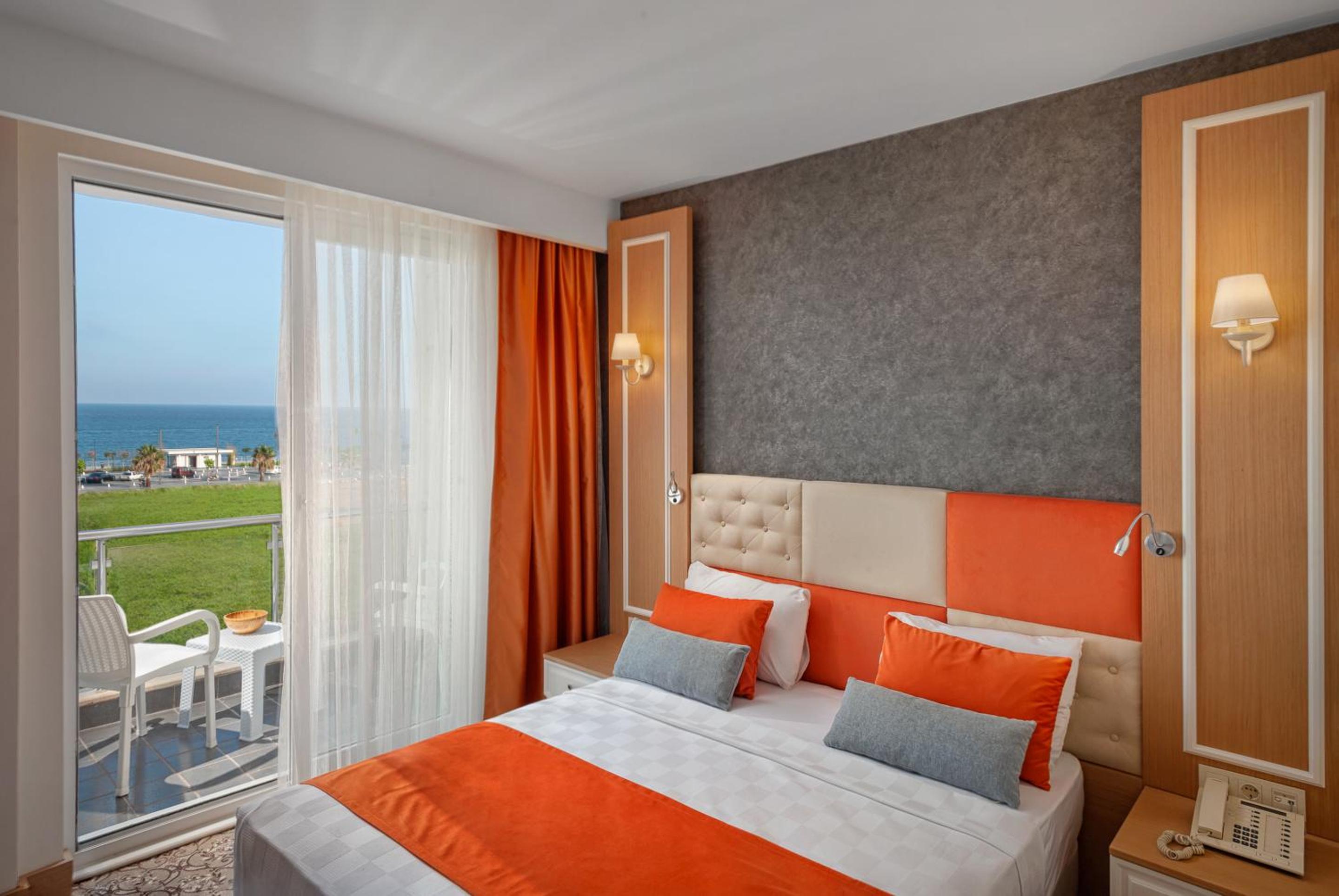Standard Room with Partial Sea View