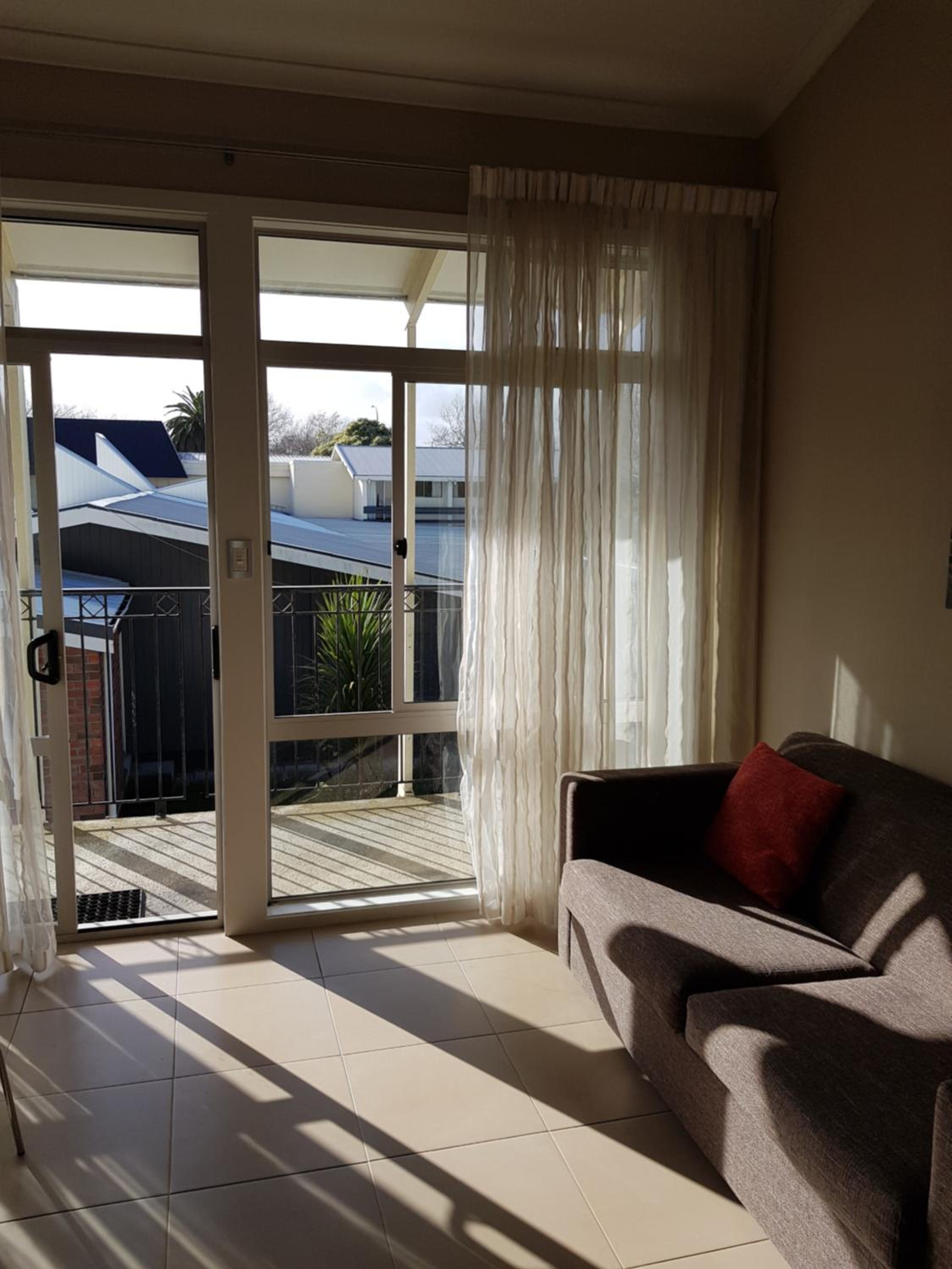 Apartment with Balcony - Photo 3