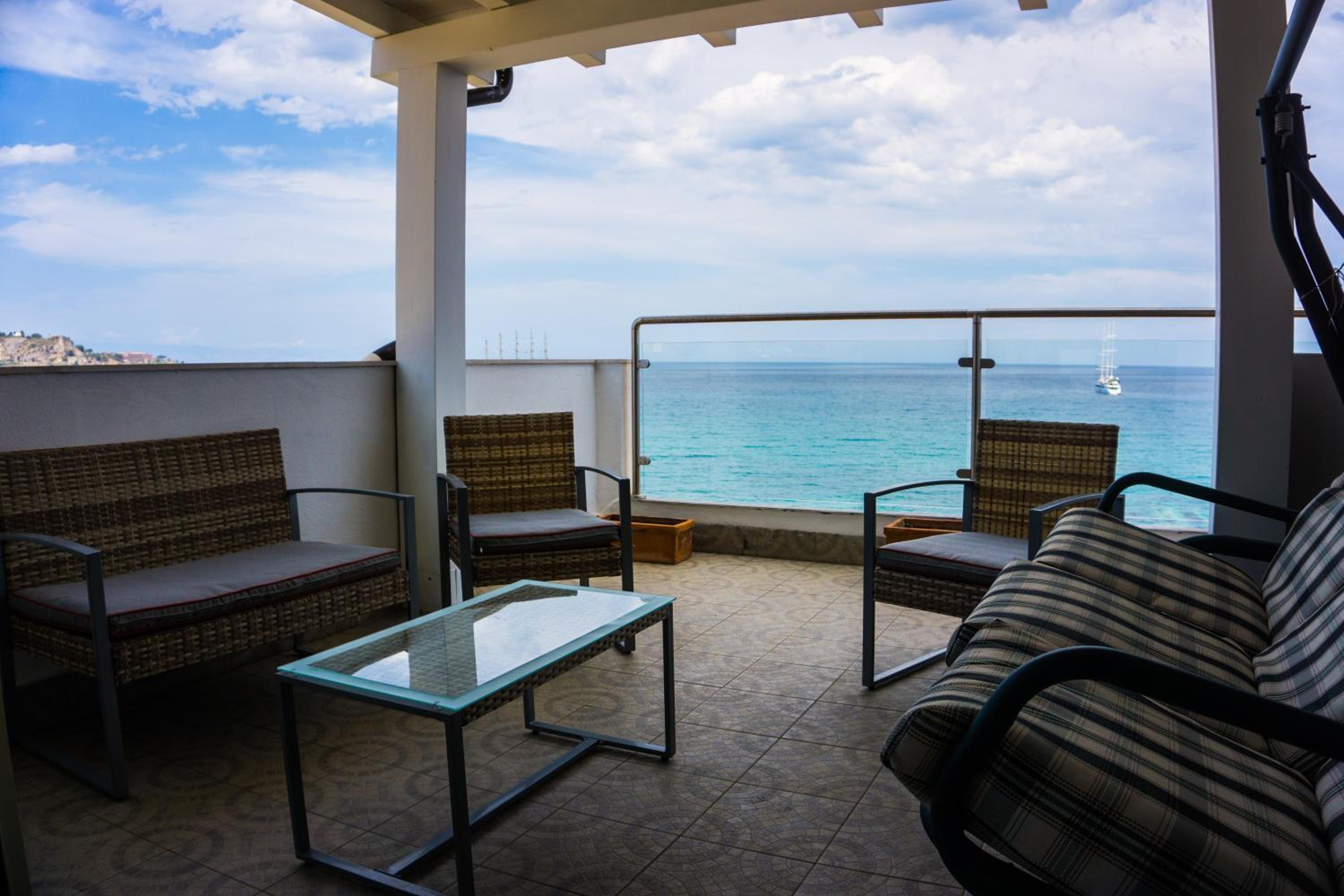Suite with Hot Tub photo 3