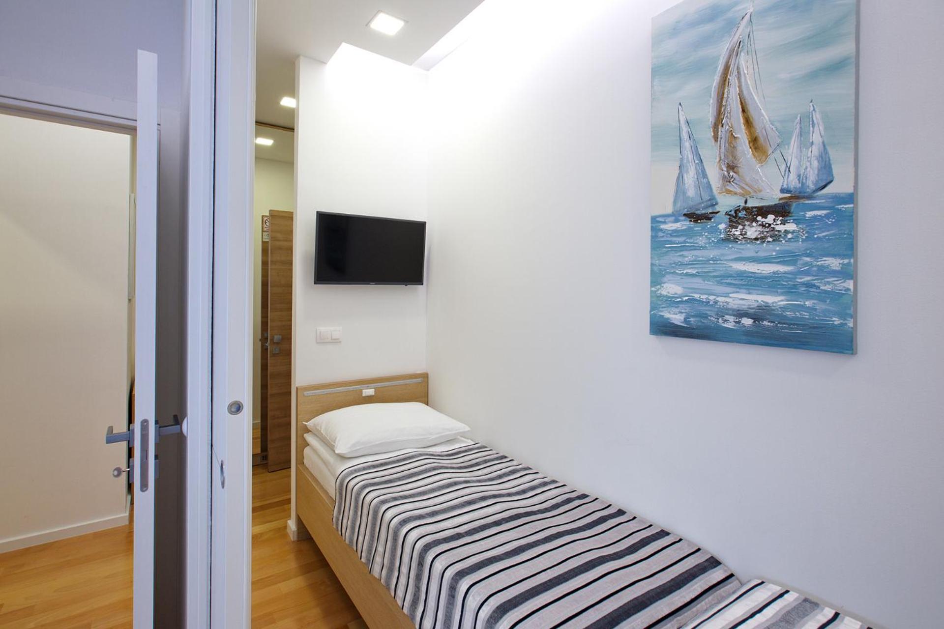 Suite with Hot Tub - Photo 10
