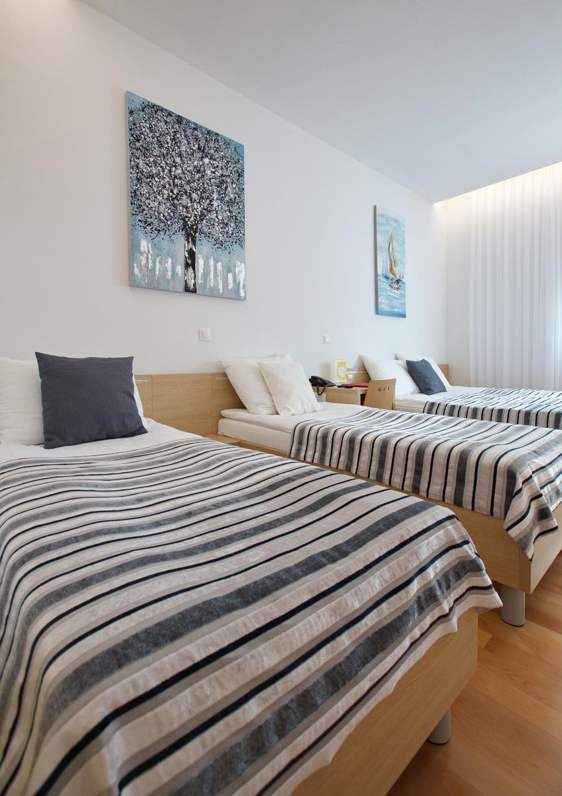 Deluxe Apartment with Hot Tub - Photo 17