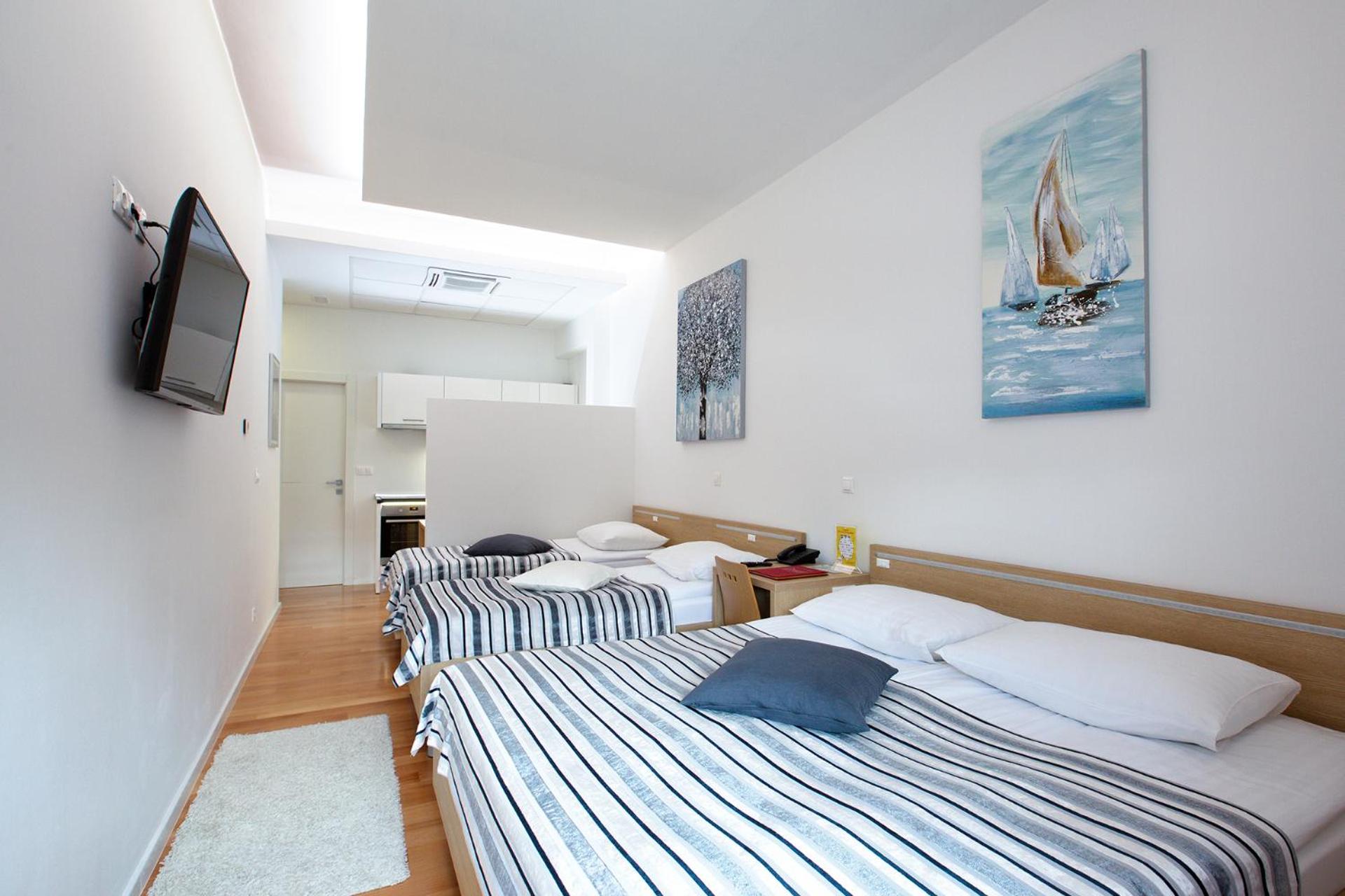Deluxe Apartment with Hot Tub - Photo 1