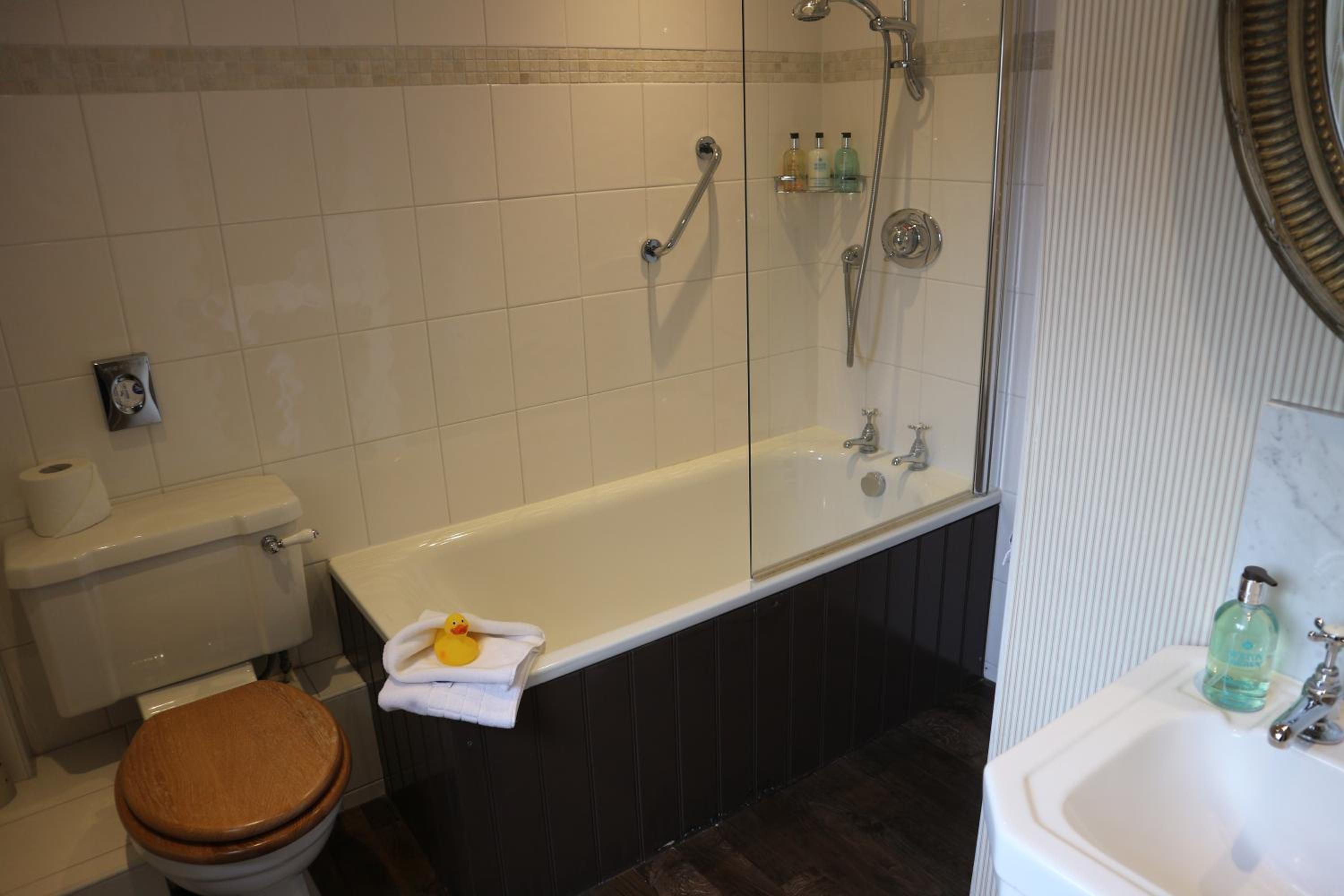 Superior Twin or Double Room - Photo 7