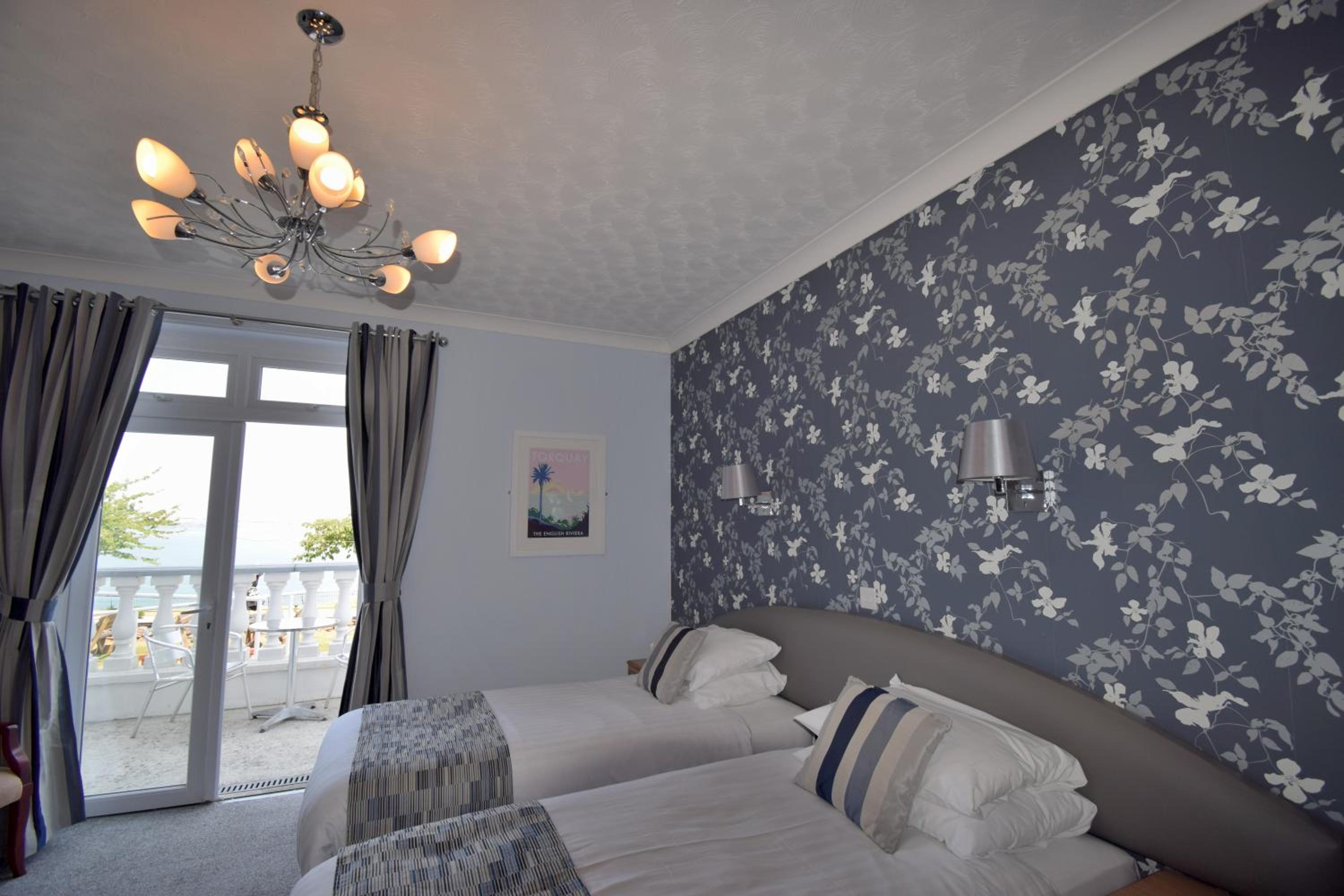 Twin Room with Sea View and Patio photo 1