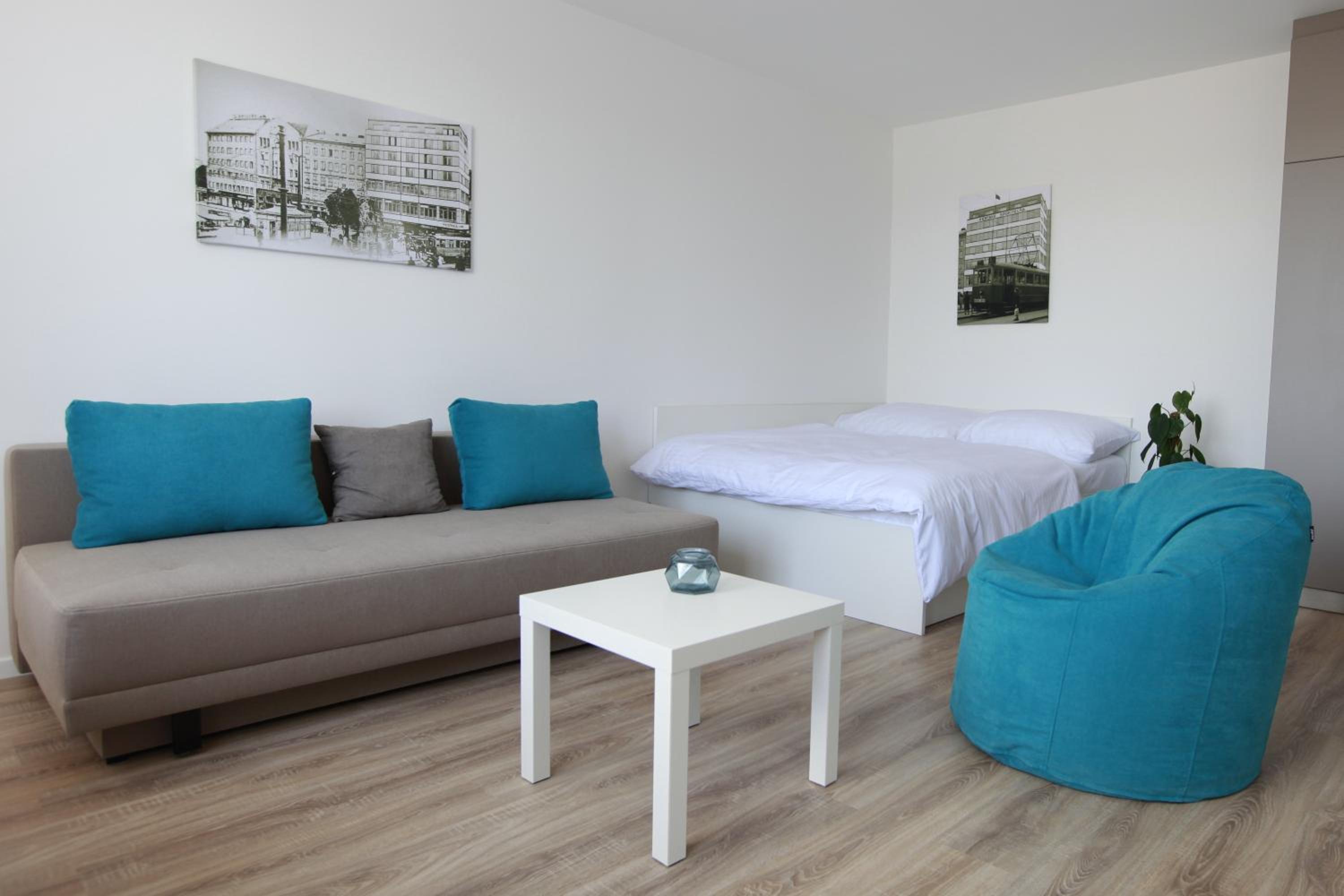 Apartment with Balcony photo 1