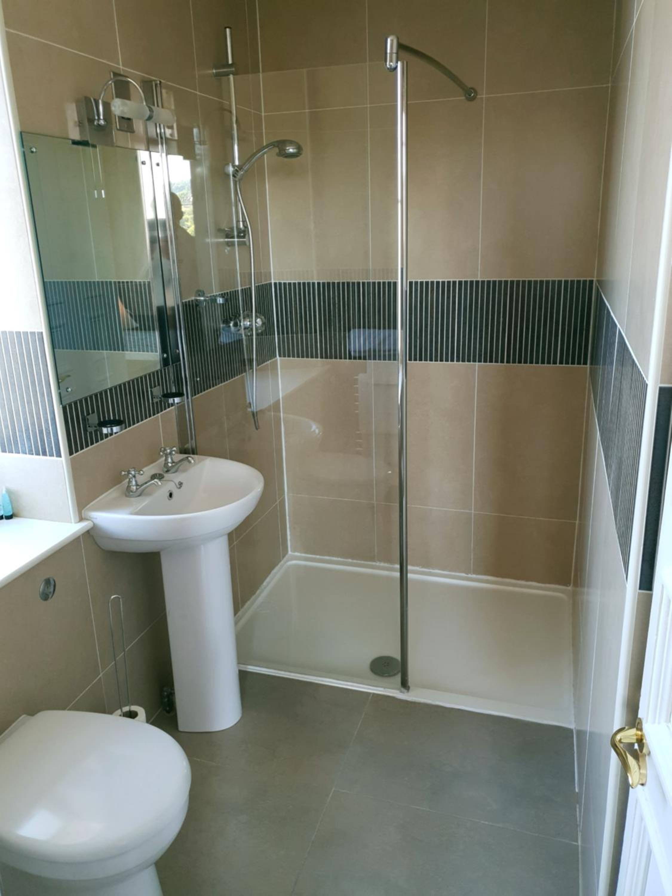 Superior King Room - Photo 8