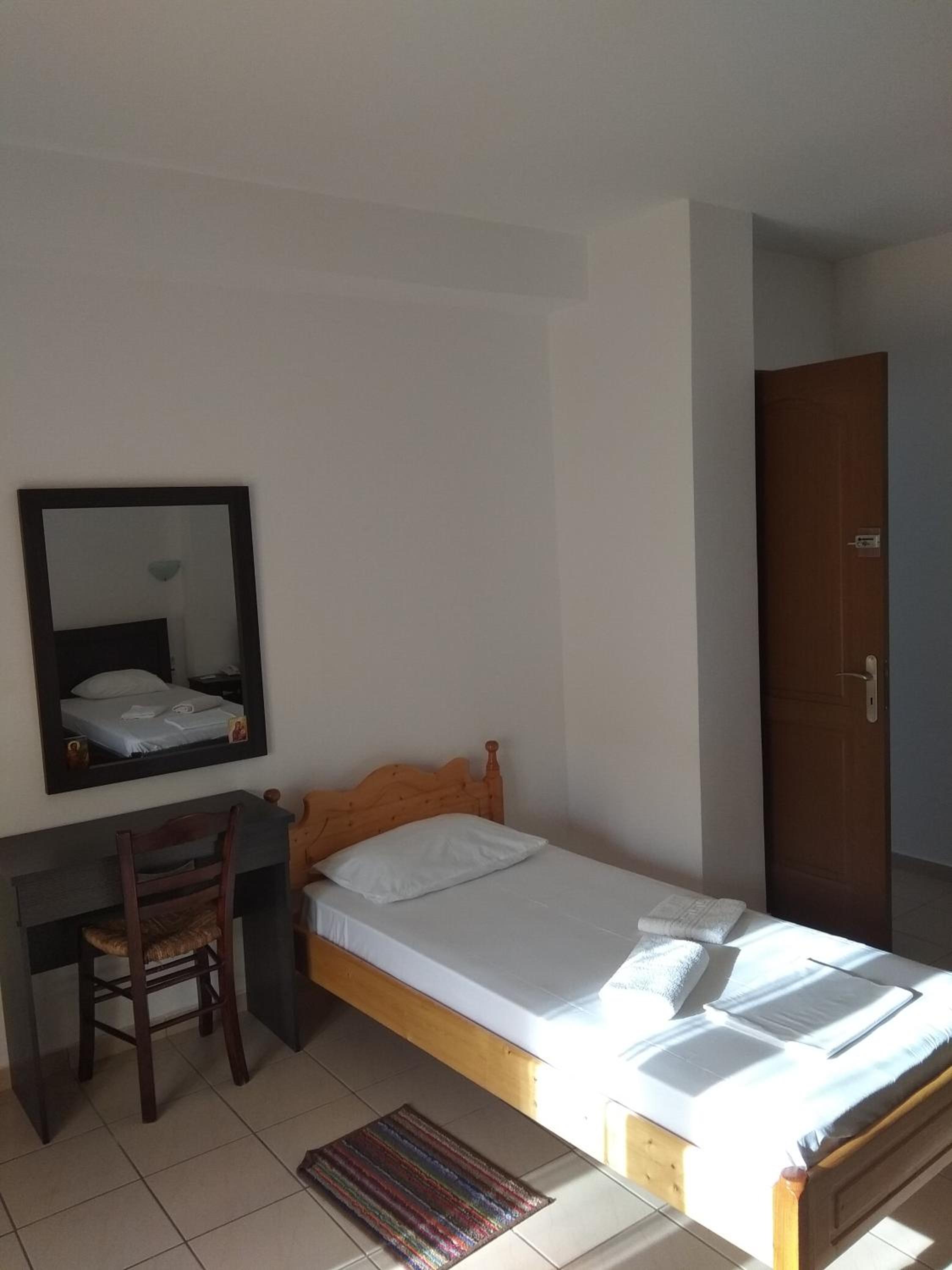 Quadruple Room with Balcony - Photo 15