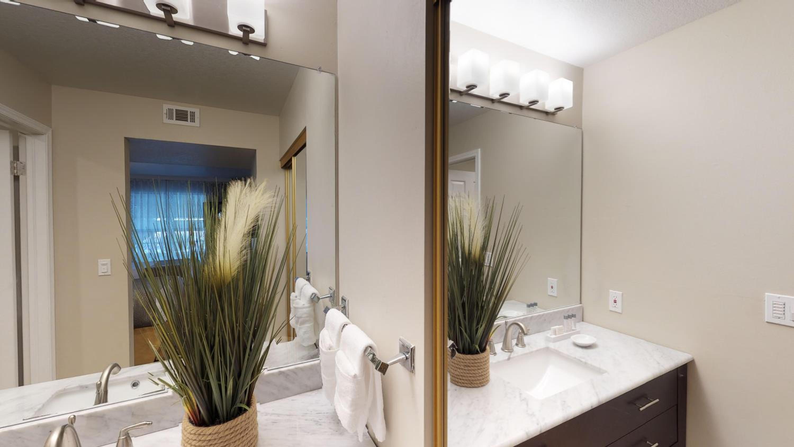 One-Bedroom Suite - 2 Double Beds - Photo 5