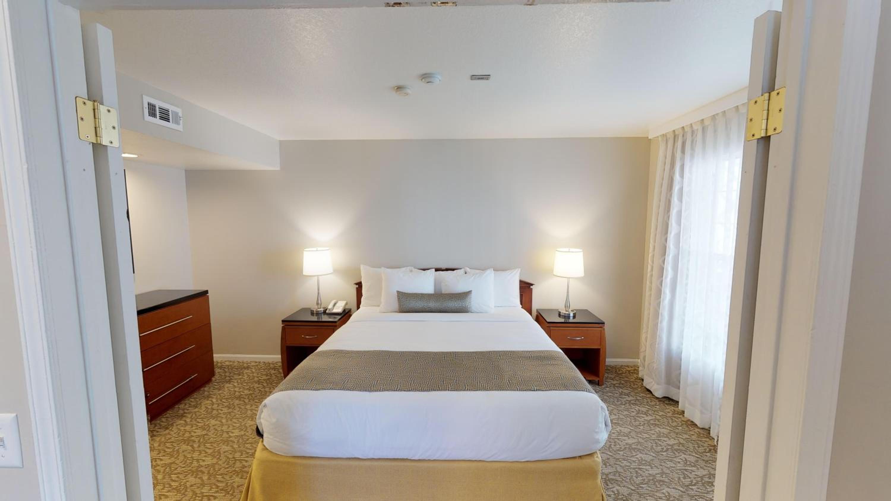 One Bedroom Suite - 1 King Bed - Photo 2