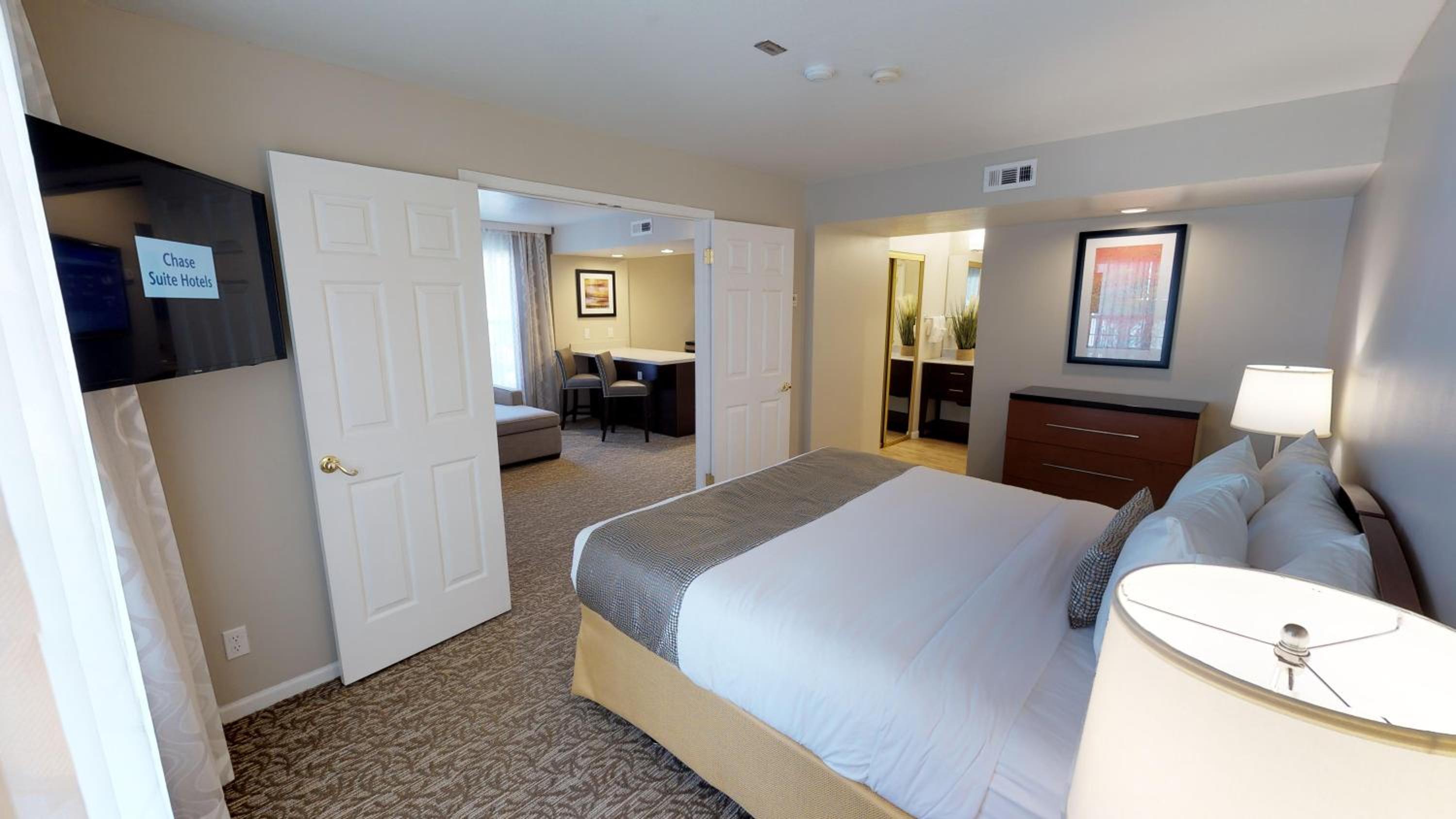 One Bedroom Suite - 1 King Bed - Photo 4