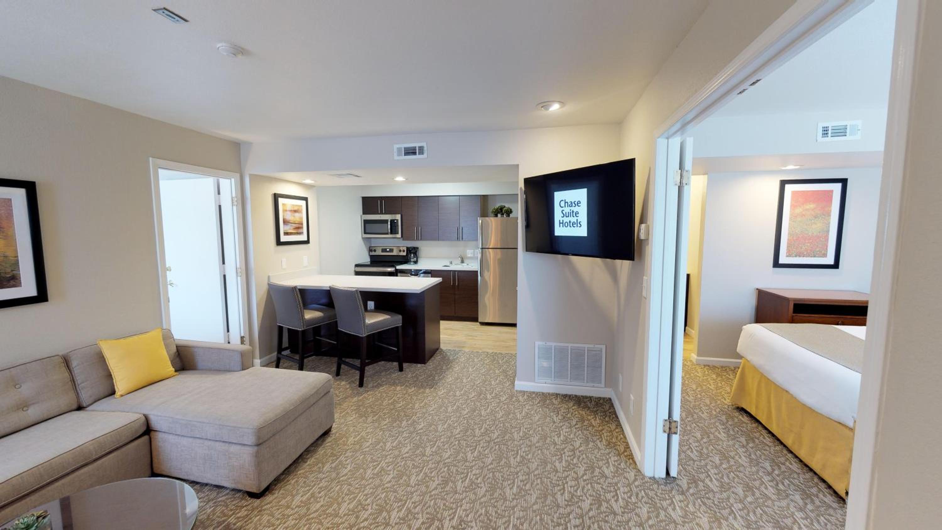 Two-Bedroom Suite - Photo 4