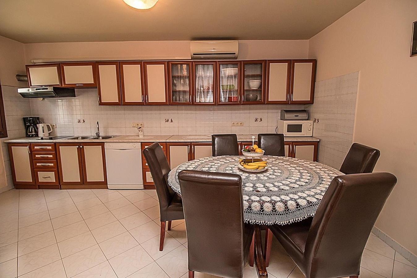 Three-Bedroom Apartment with Terrace photo 2
