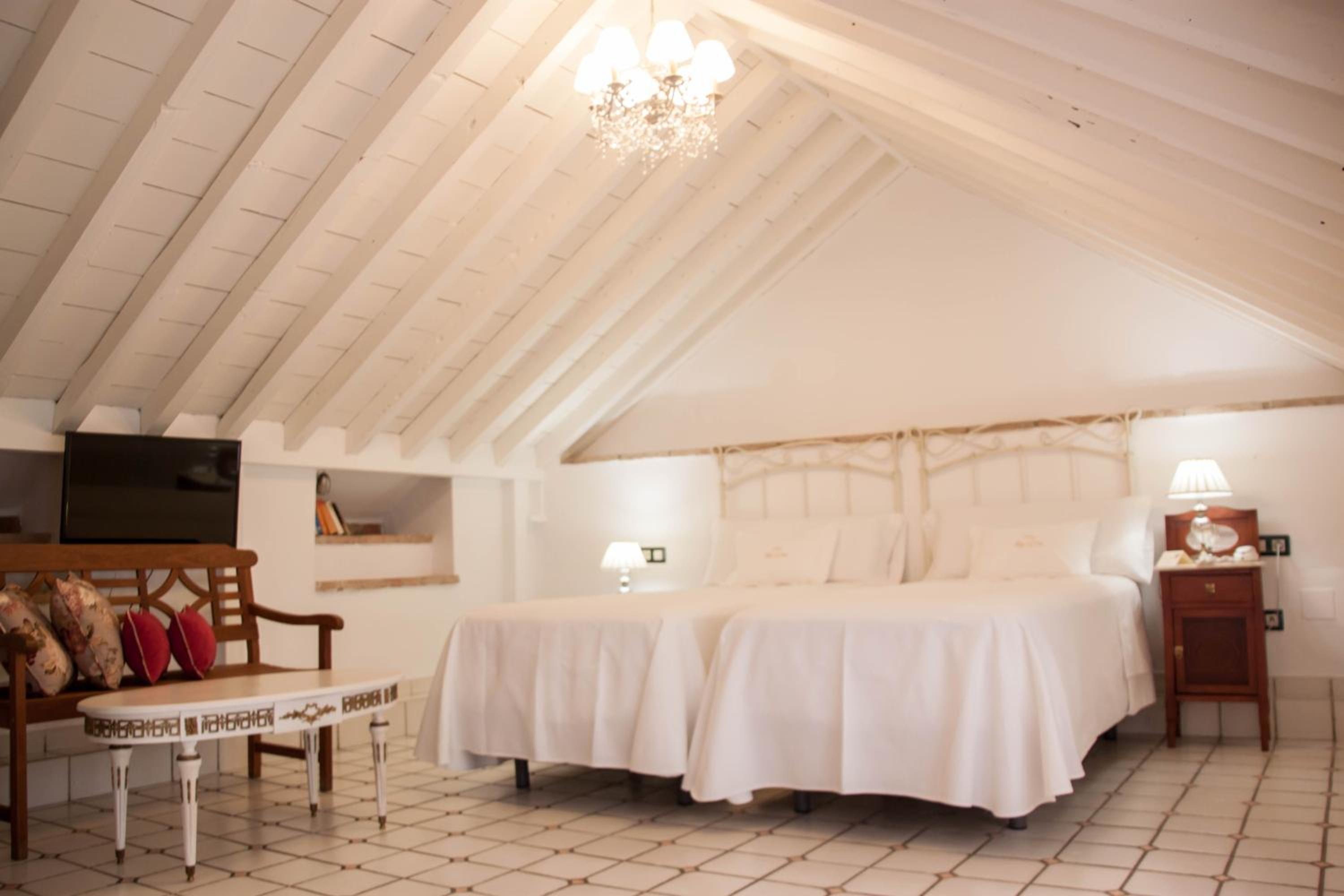 Twin Room - Photo 2