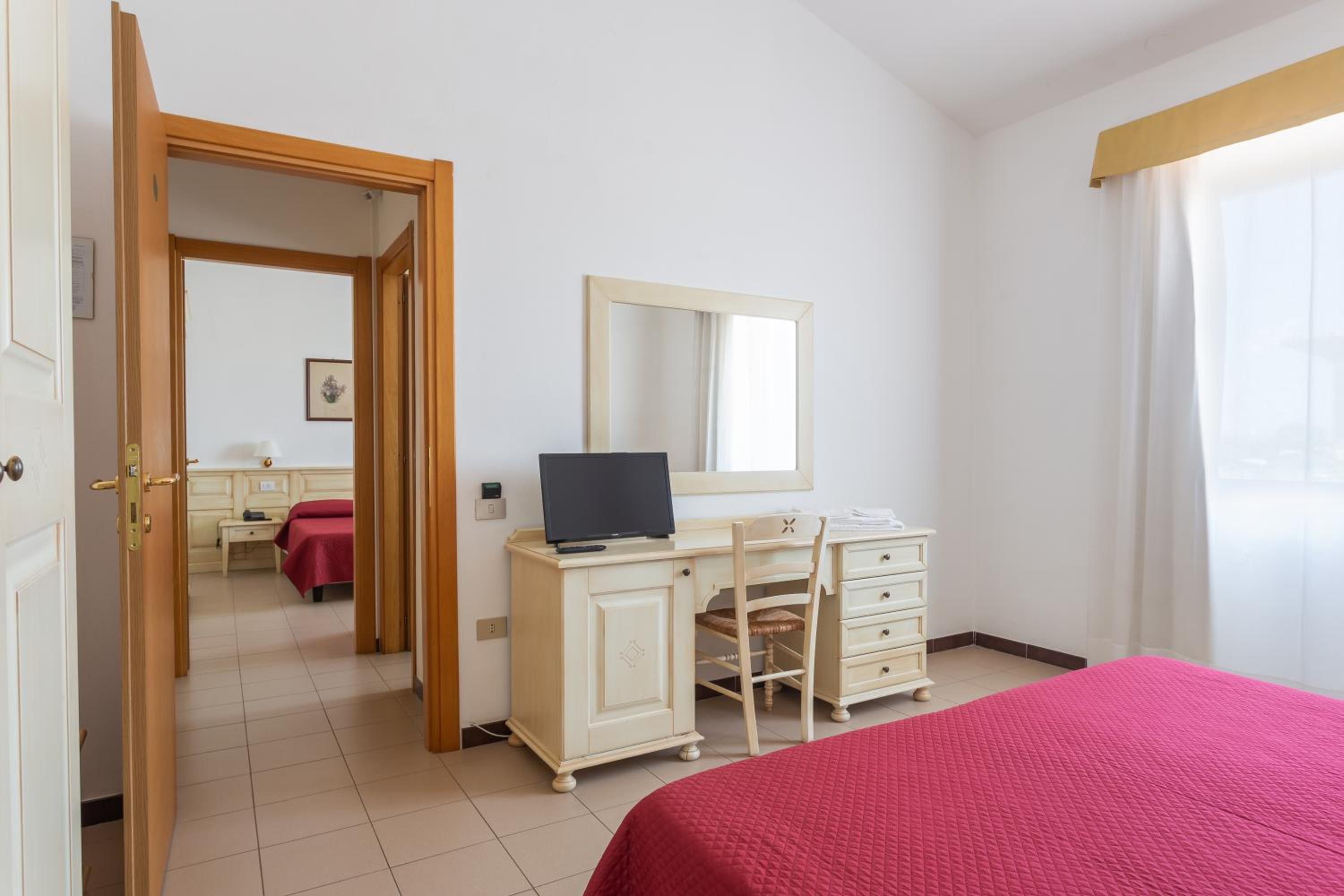 Two Connecting Double Rooms - Photo 11