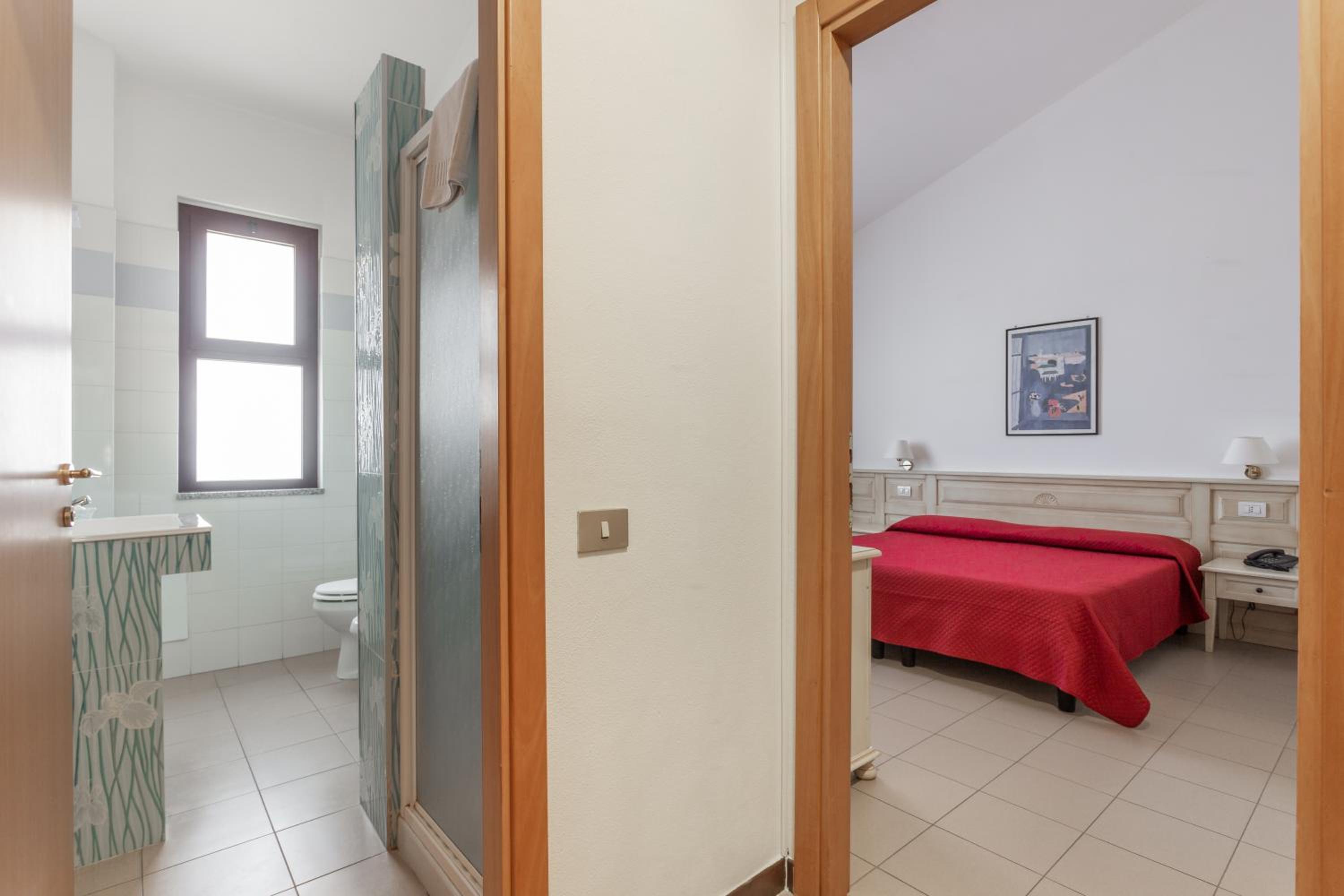 Two Connecting Double Rooms - Photo 9