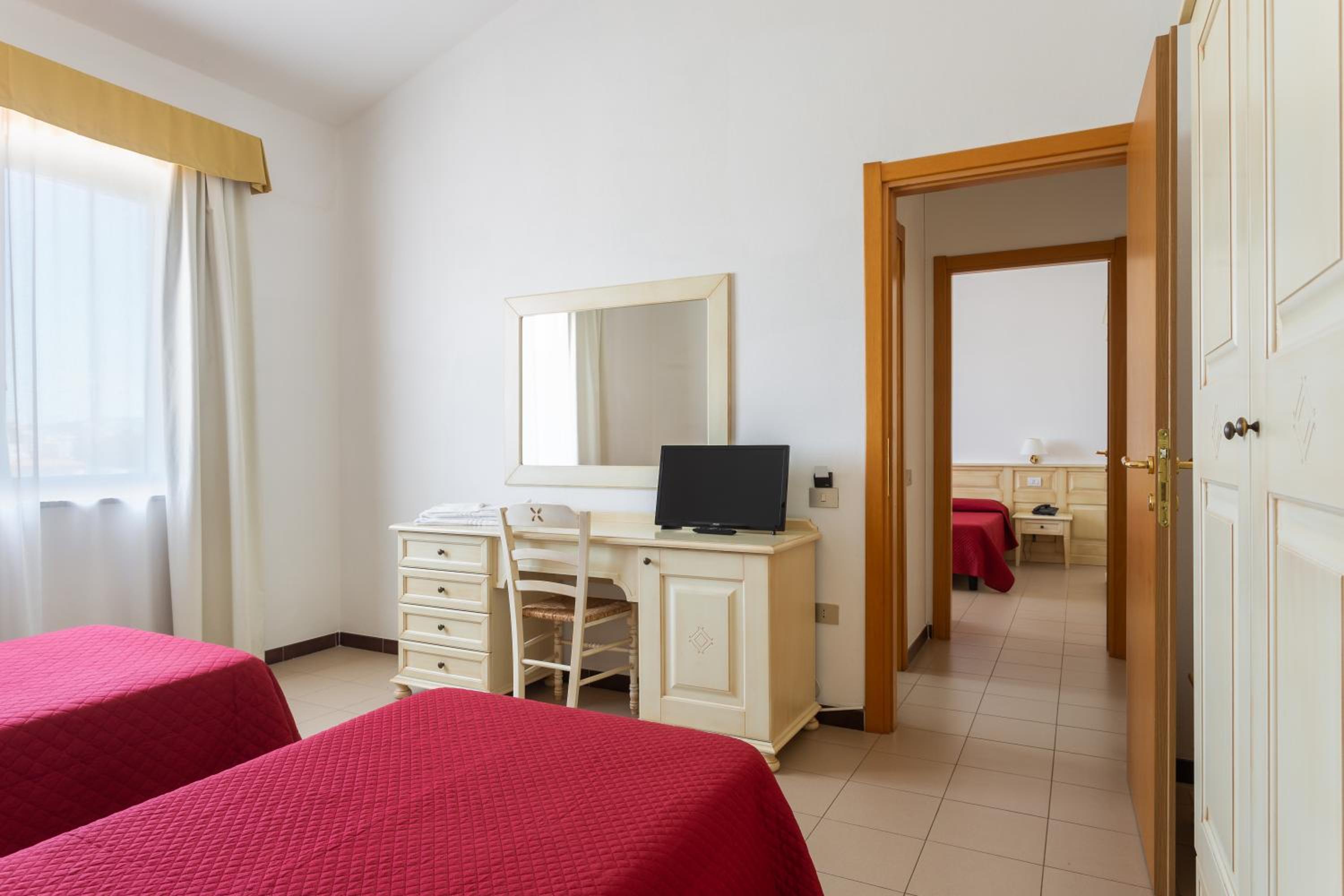 Two Connecting Double Rooms - Photo 8