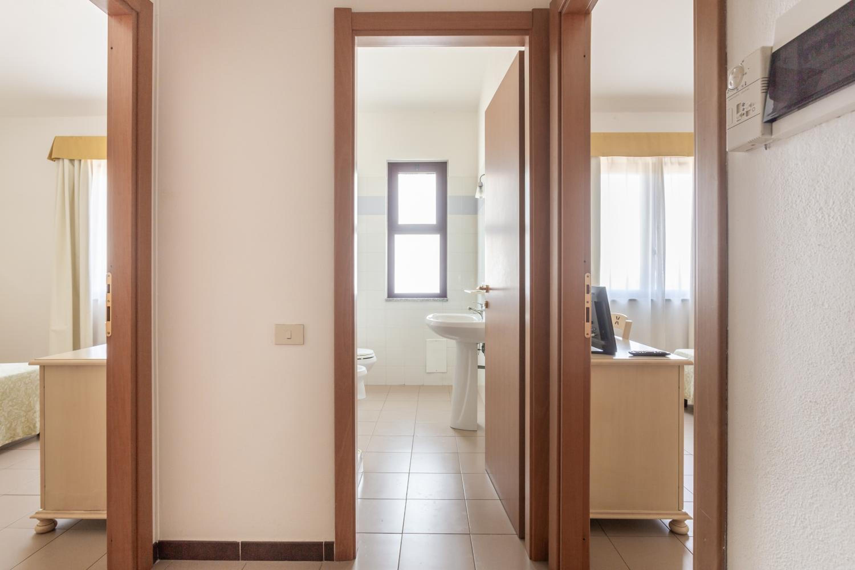 Two Connecting Double Rooms - Photo 7