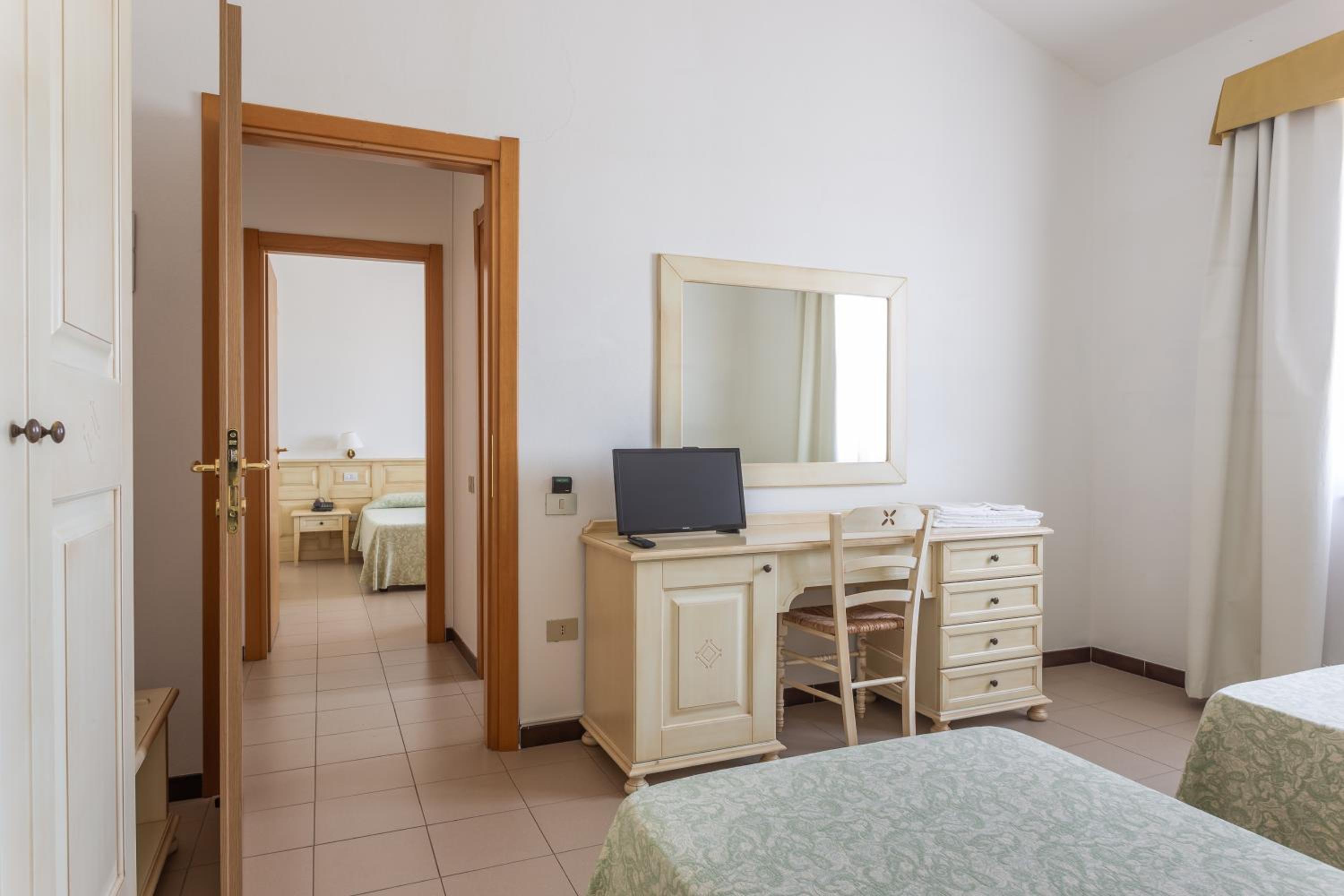 Two Connecting Double Rooms - Photo 6