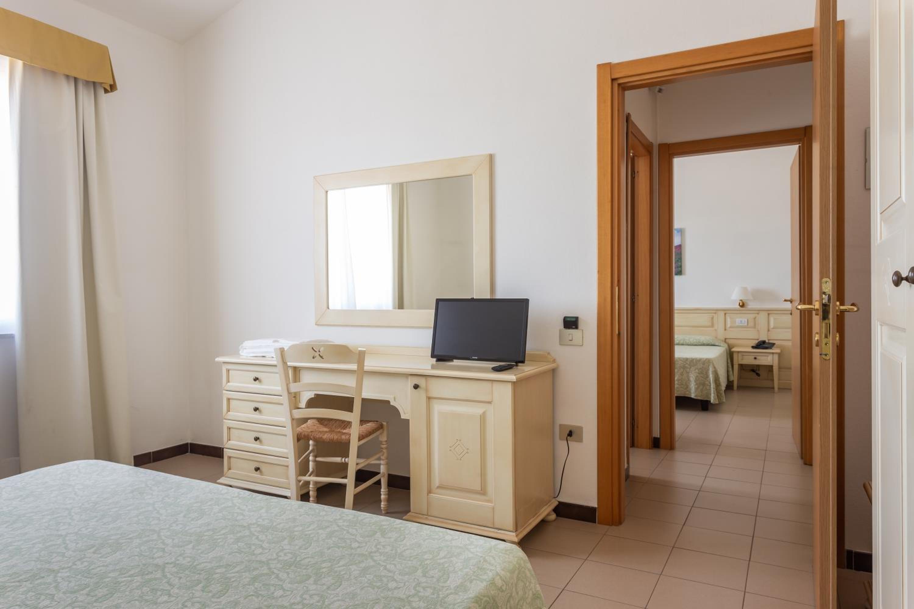 Two Connecting Double Rooms - Photo 15